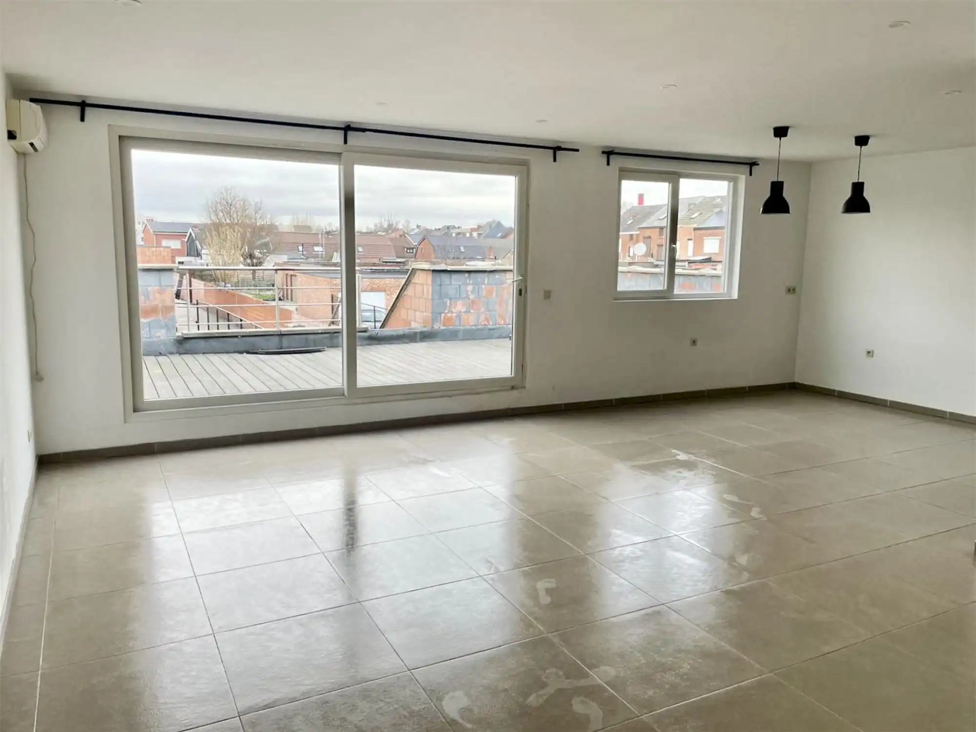 Instapklaar appartement met 2 slaapkamers en groot terras.  foto 19