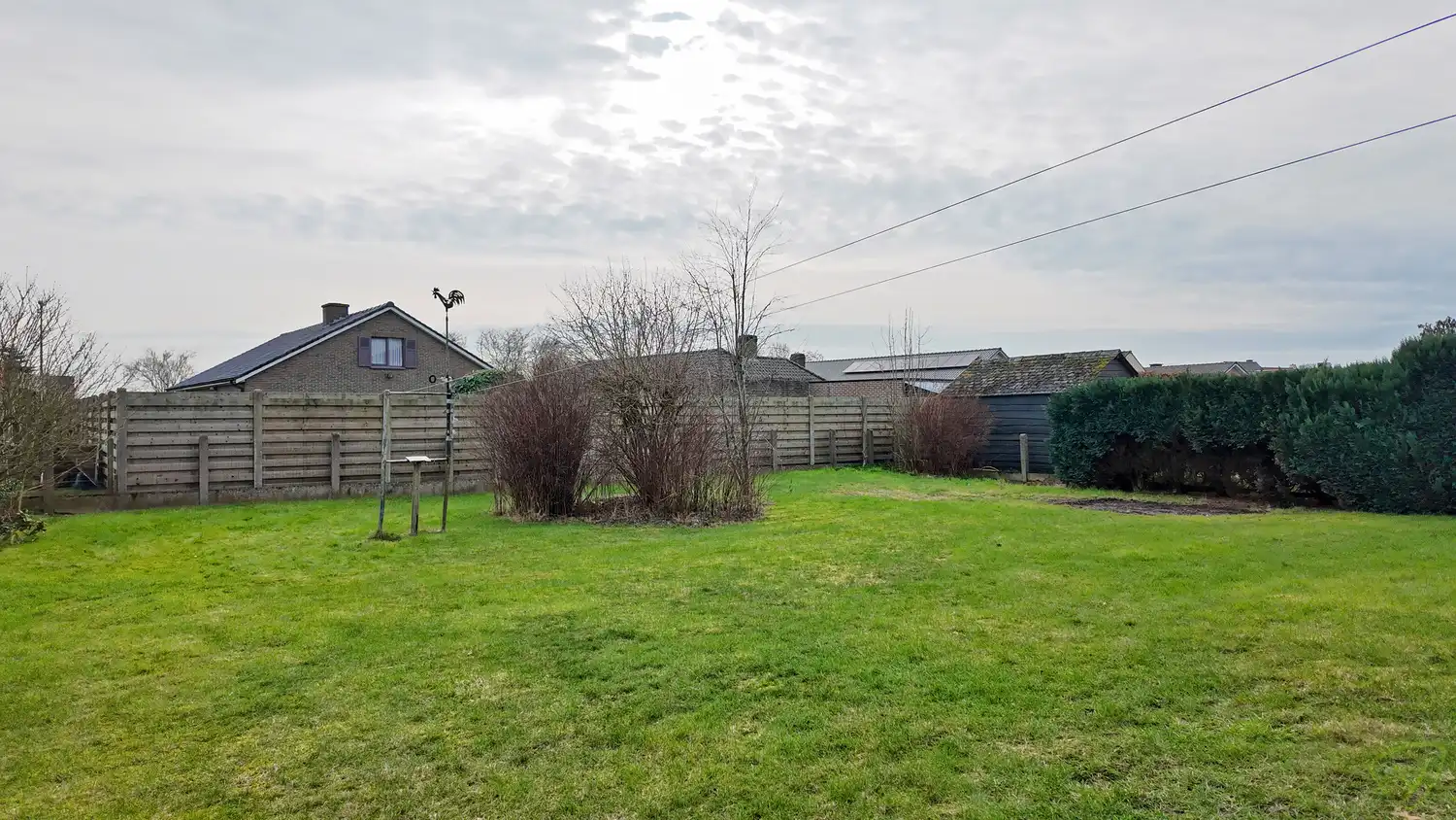 Ruime gezinswoning met grote tuin te huur in Zomergem! foto 12