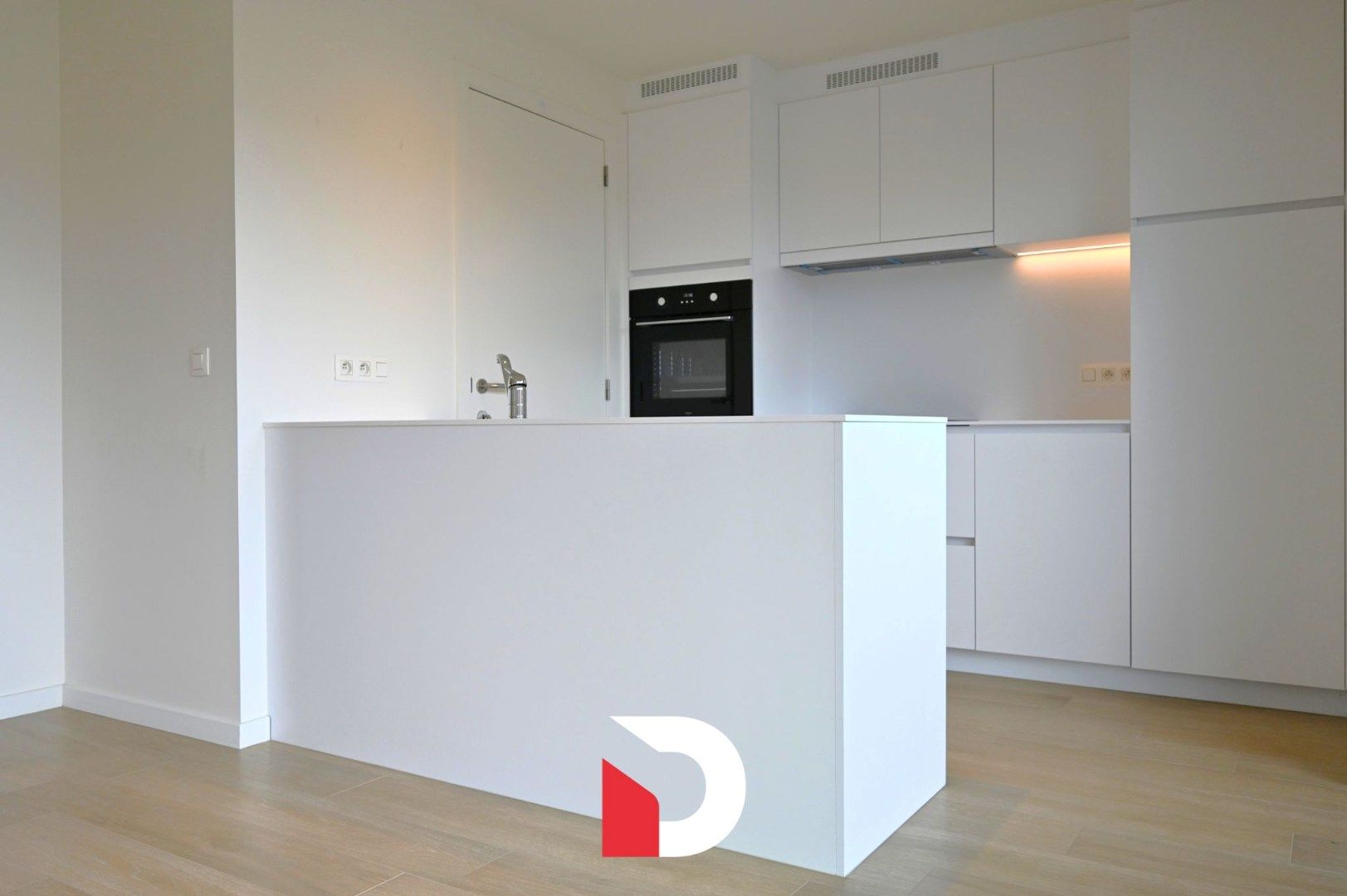 Instapklaar appartement met 2 slk label A en ruim terras centrum Brugge foto 7