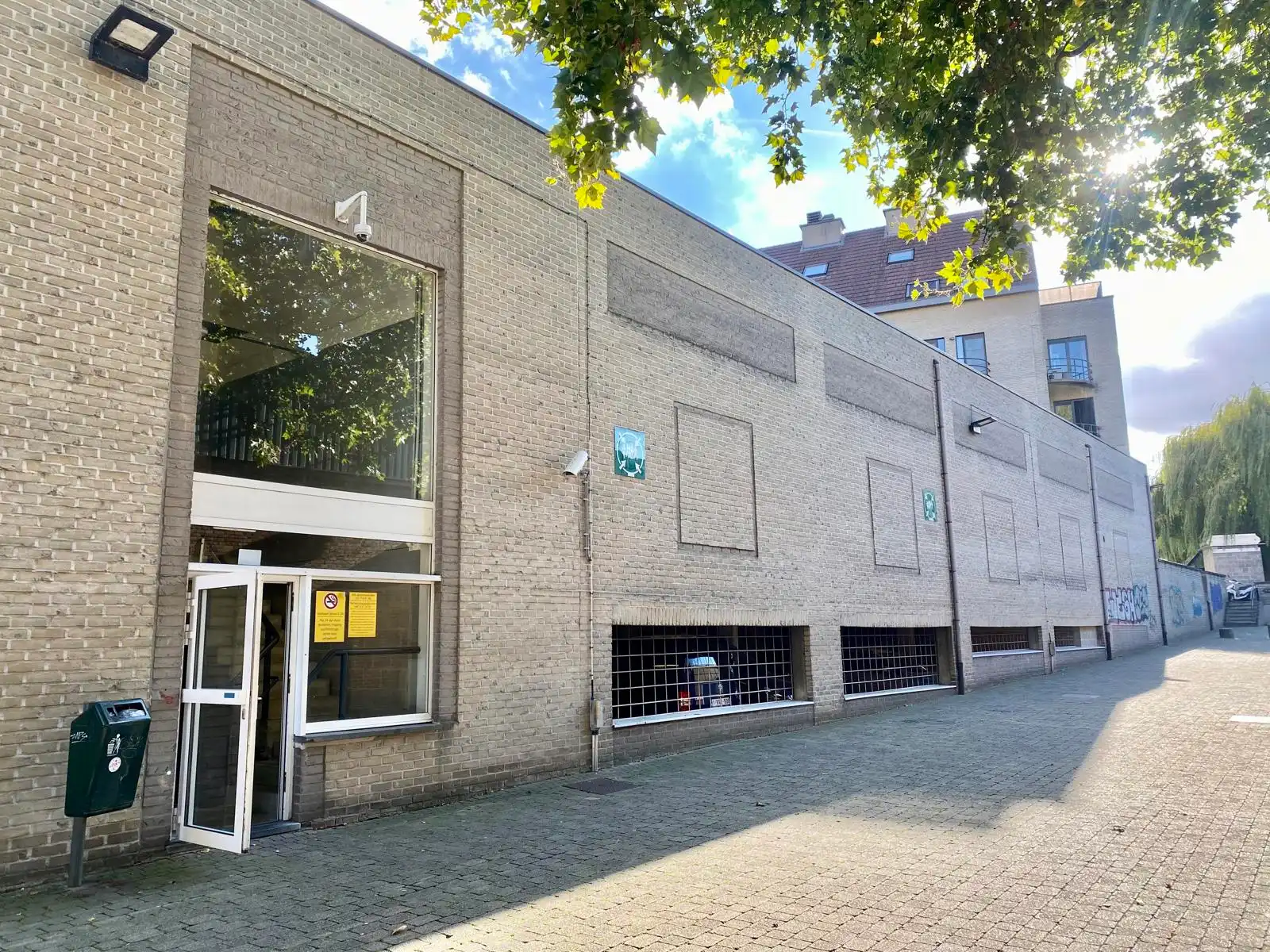 Veilig, net en rustige gelegen garagebox, centrum Aalst! foto 3