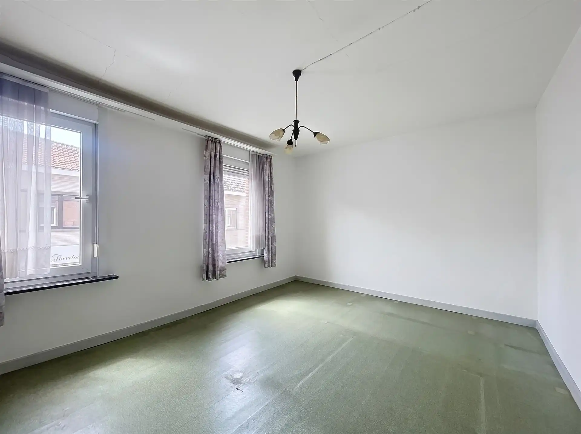 Ruime woning met veel potentieel, garage en tuin in het centrum van Beveren! foto 18