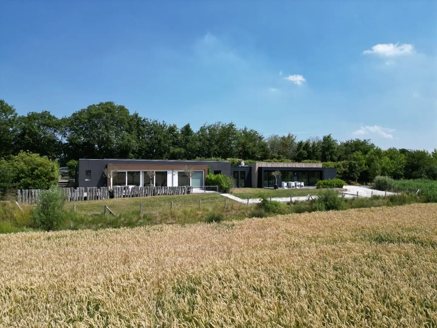 Exclusieve dijkwoning met eigen guesthouse foto 4