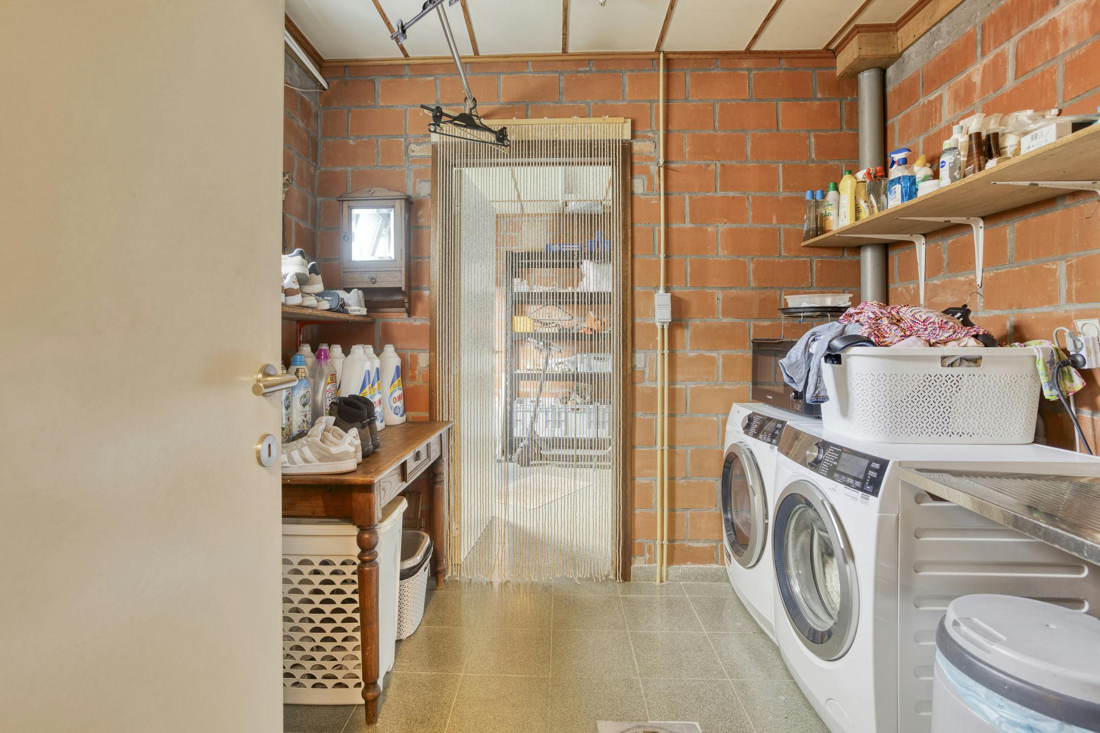 halfopen huis te koop in Kortrijk met atelier of ruime garage foto 6