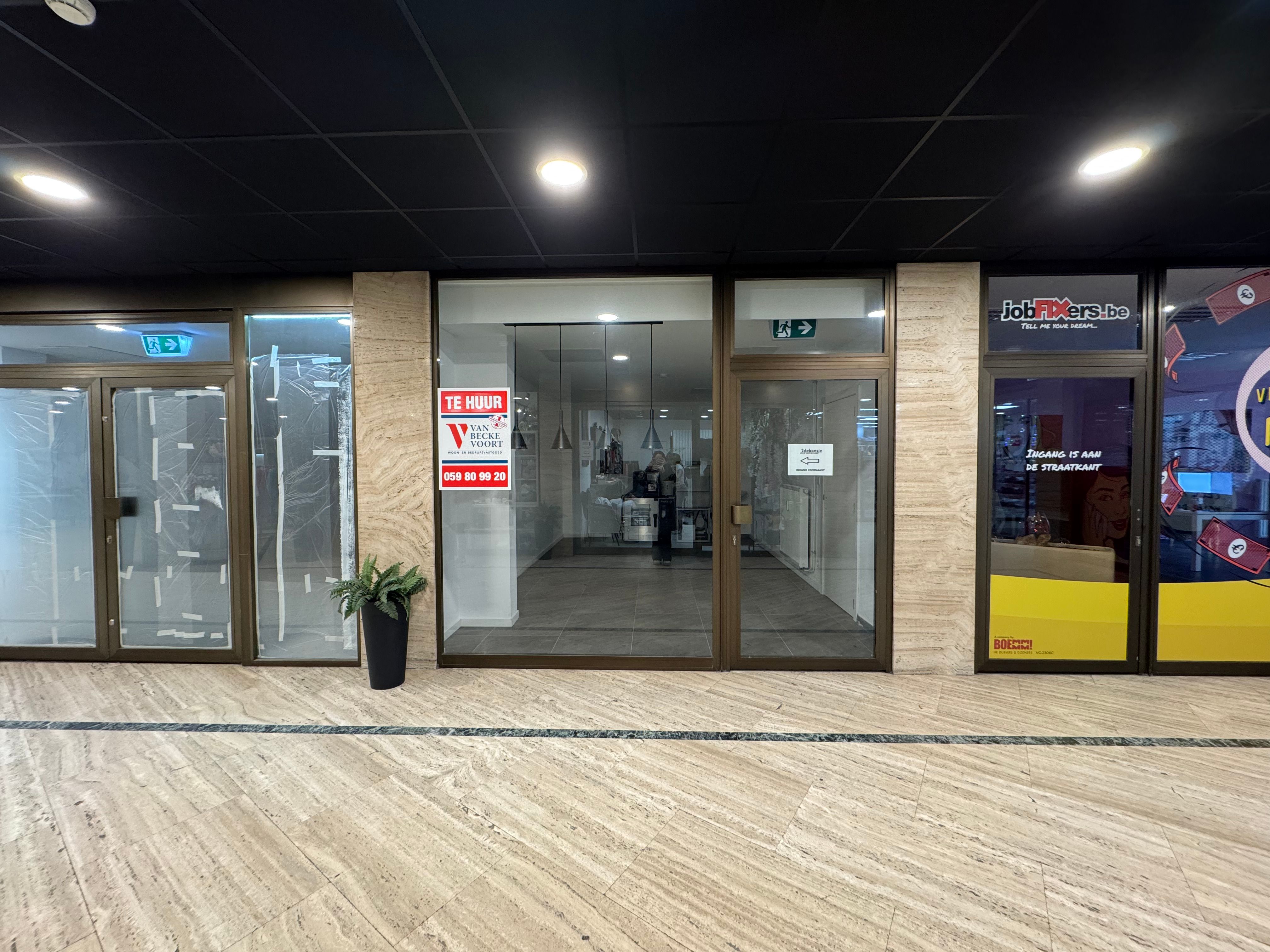 Winkel 21m² in Permeke Galerij foto {{pictureIndex}}