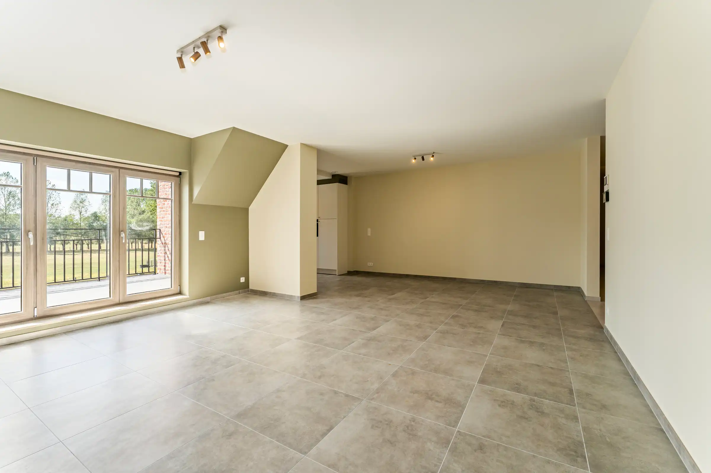 Ruim villa-appartement met 2 terrassen en groen zicht foto 8