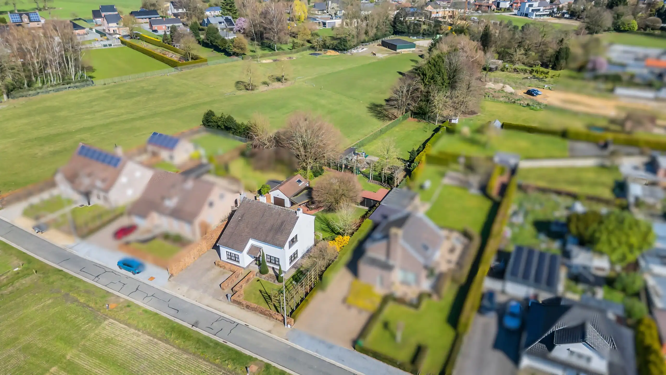 OPGLABBEEK - Gezinswoning met tuin, weide en paardenstallen  foto 3