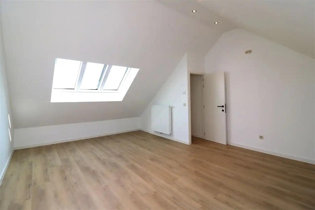 Prachtig, volledig vernieuwde woning met 3 slpk. foto 20