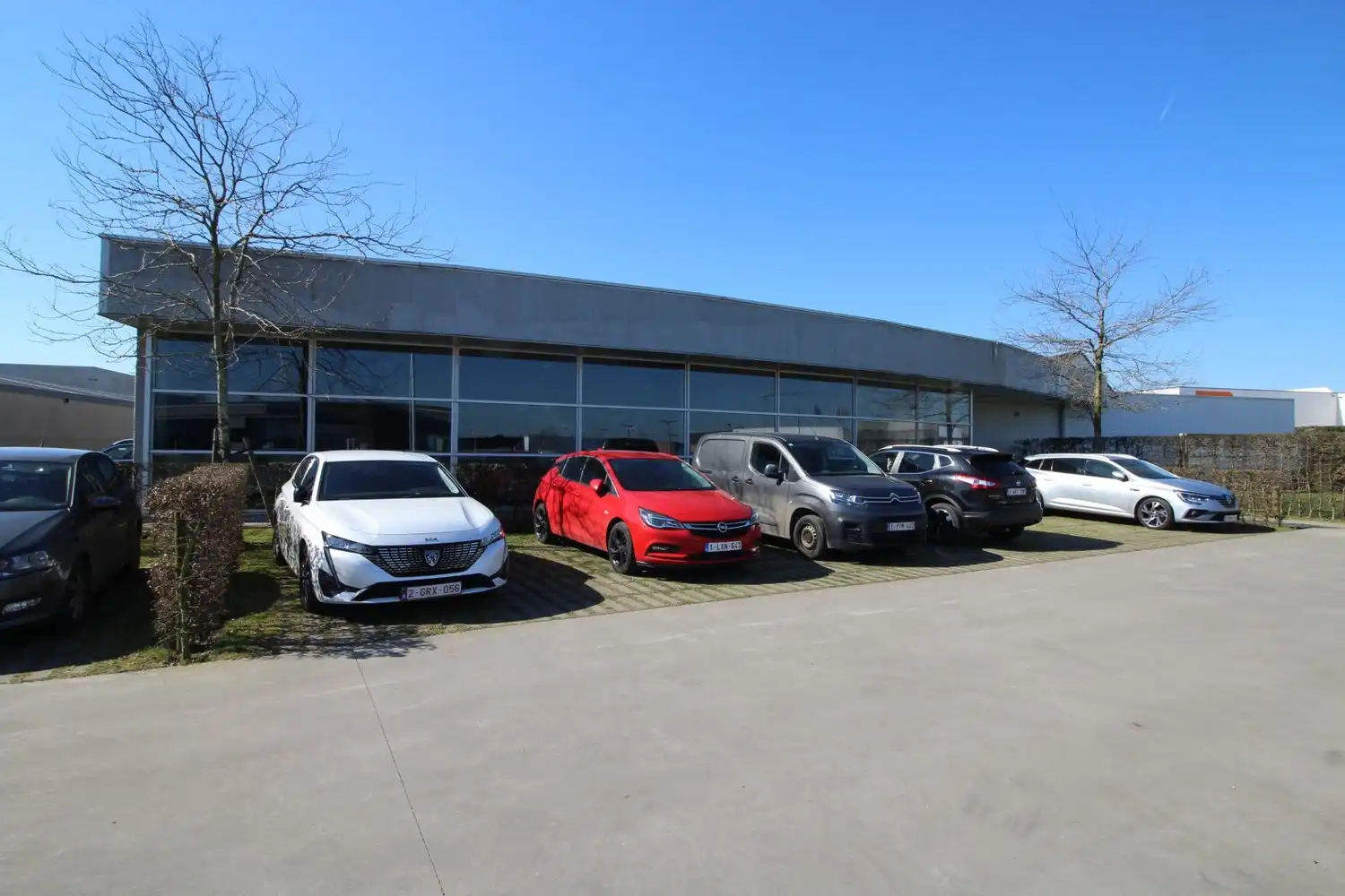 bedrijfsgebouw | 960m² showroom, kantoren en 840m² magazijnruimte. foto 7