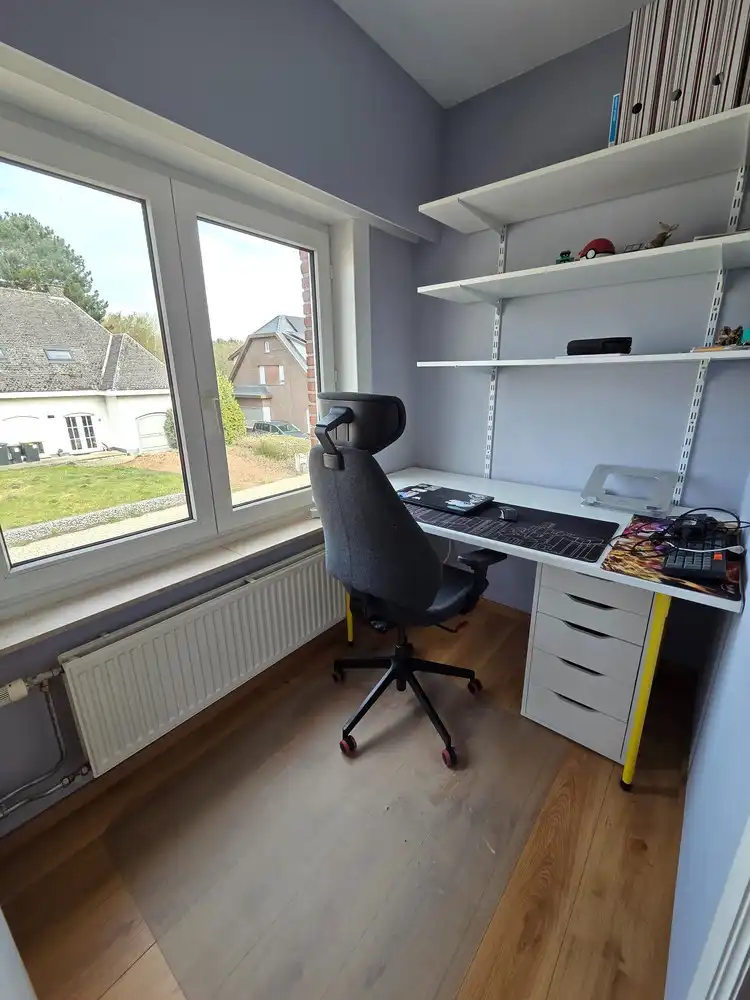 Ruime woning met 3 ruime slaapkamers en bureau, grote zolder en achterliggend weiland foto 13