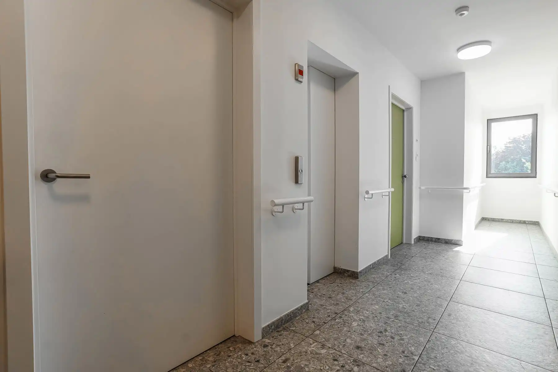 Stijlvolle assistentiewoning met terras in het centrum van Breendonk foto 5