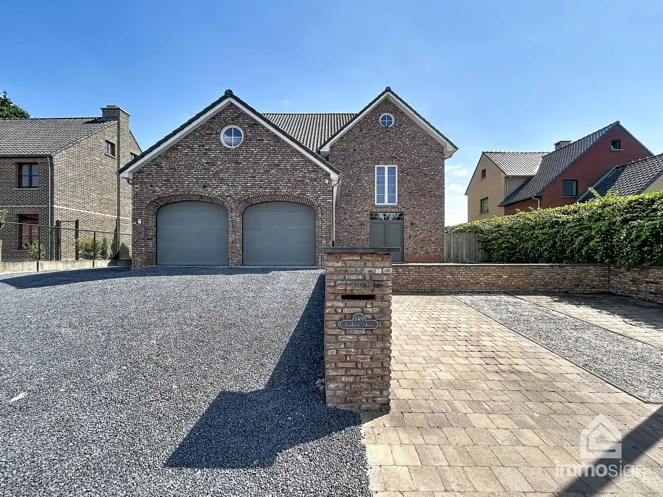 Stijlvolle villa met 5 volwaardige slaapkamers te Herk-de-stad! foto {{pictureIndex}}