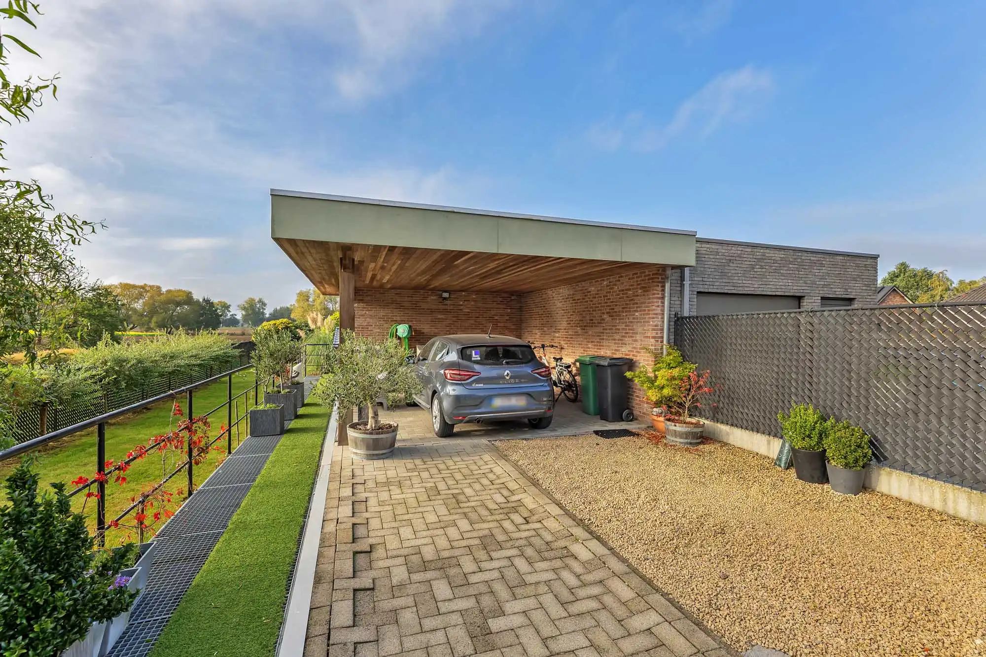 Instapklare, goed onderhouden woning op gunstige locatie foto 5