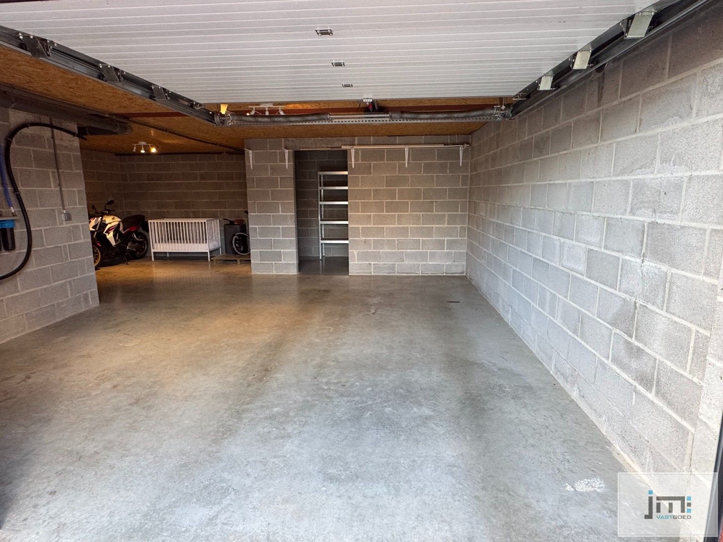 Ruime moderne woning met grote kelder foto 17