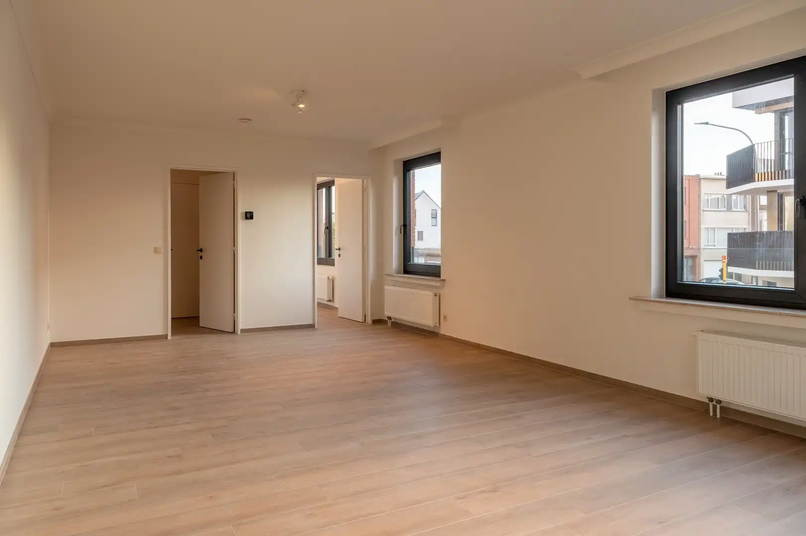 Modern twee slaapkamer appartement foto {{pictureIndex}}