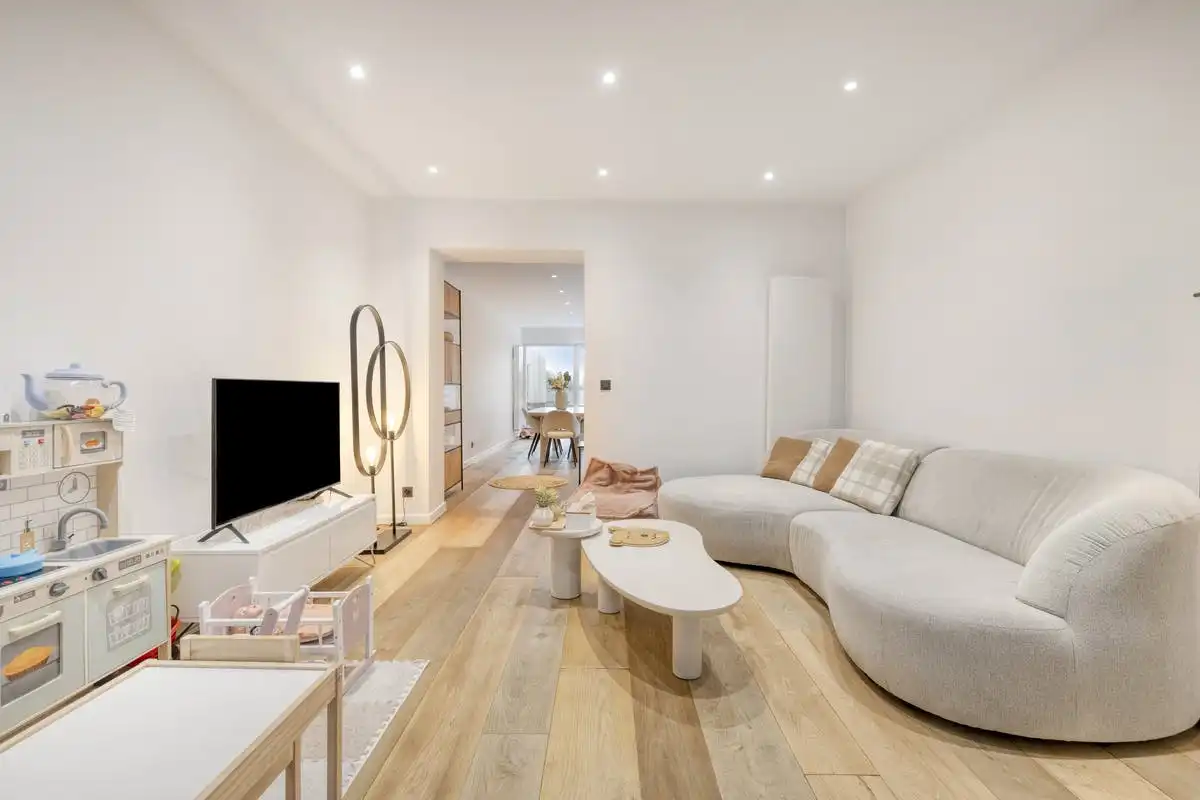 Instapklare halfopen woning te koop in Brugge met ruime tuin foto 4