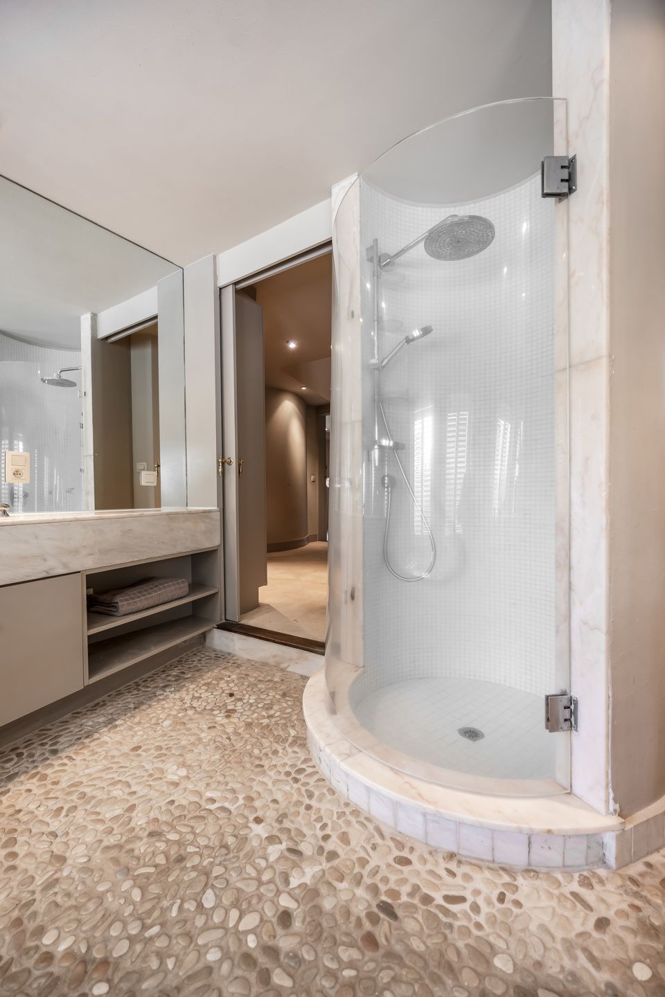 Karaktervolle villa op ca 1.780 m² met bijgebouw en garage foto 29