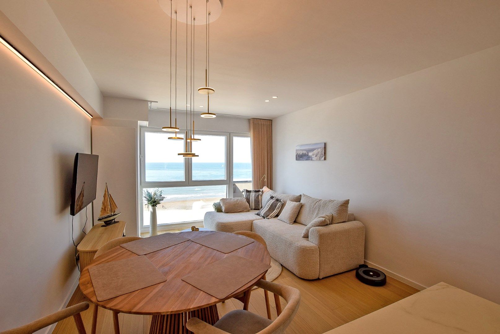 Totaal gerenoveerd appartement met FRONTAAL zeezicht te Koksijde -Bad.  foto 7