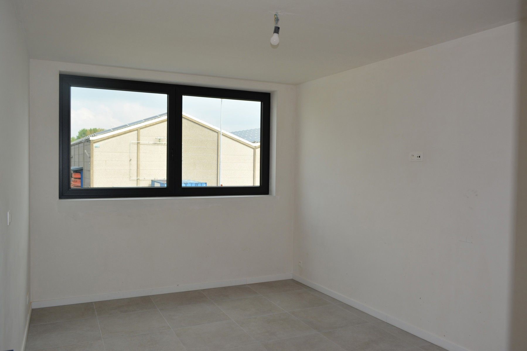 Knappe nieuwbouwwoning met bijgebouw op centrale locatie foto 12