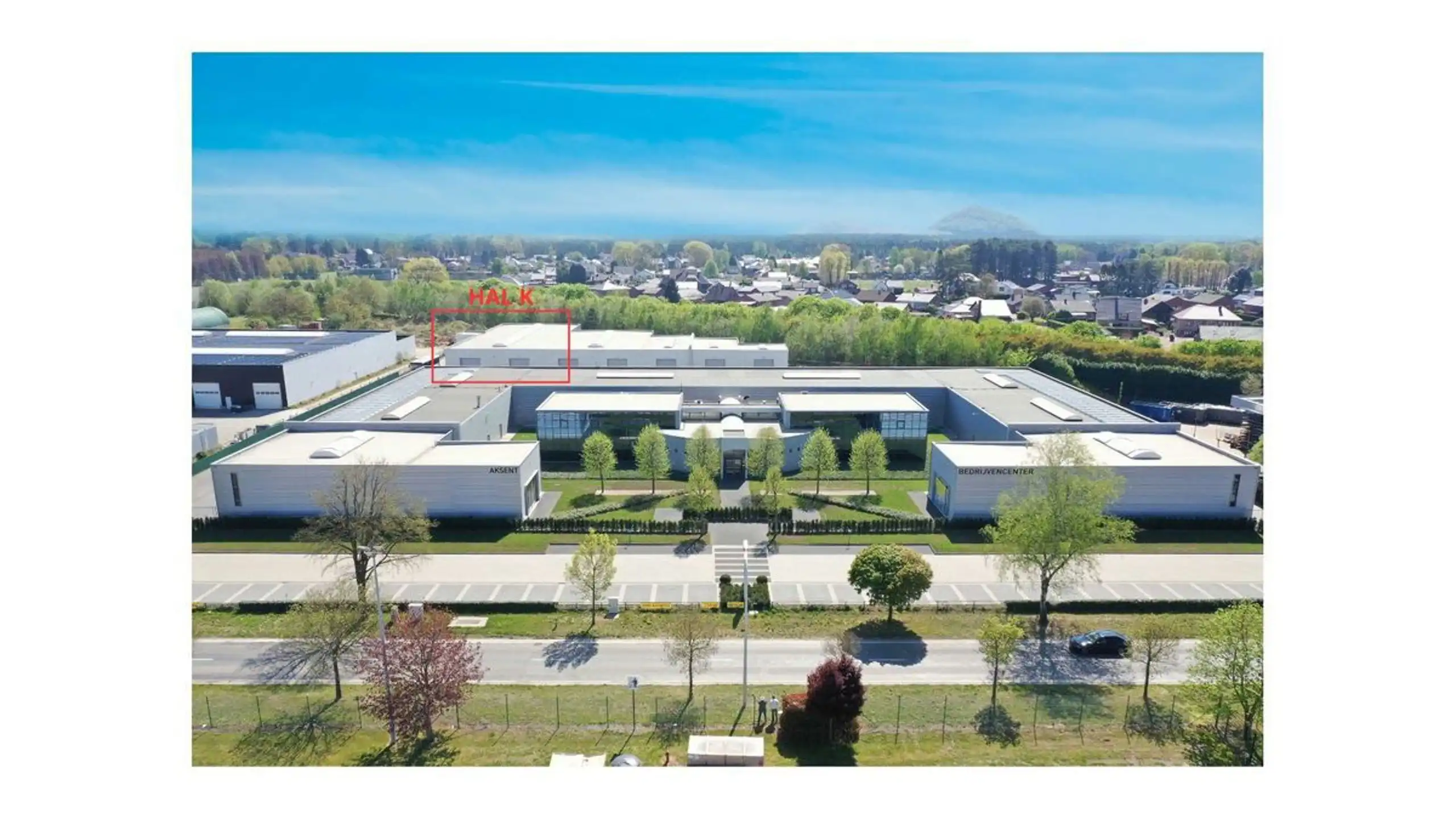 BEDRIJFSGEBOUW VAN 1000M² MET LAADKADE        foto 2