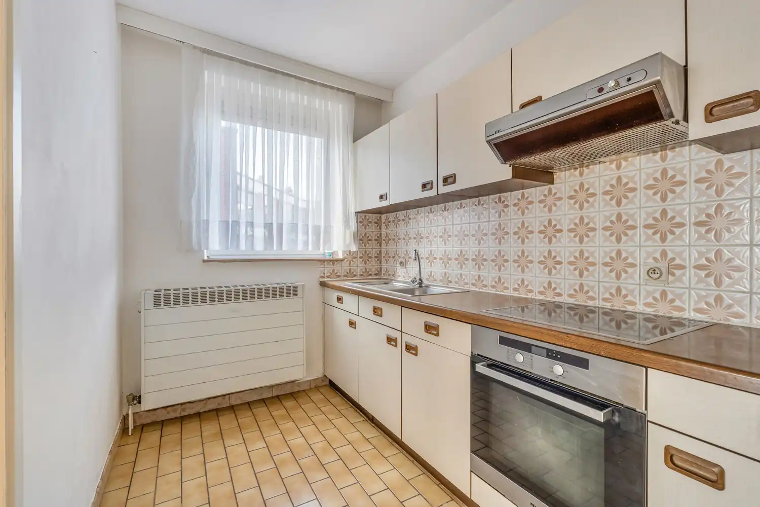 Gunstig gelegen appartement met 2 slaapkamers en 2 autostaanplaatsen foto 5
