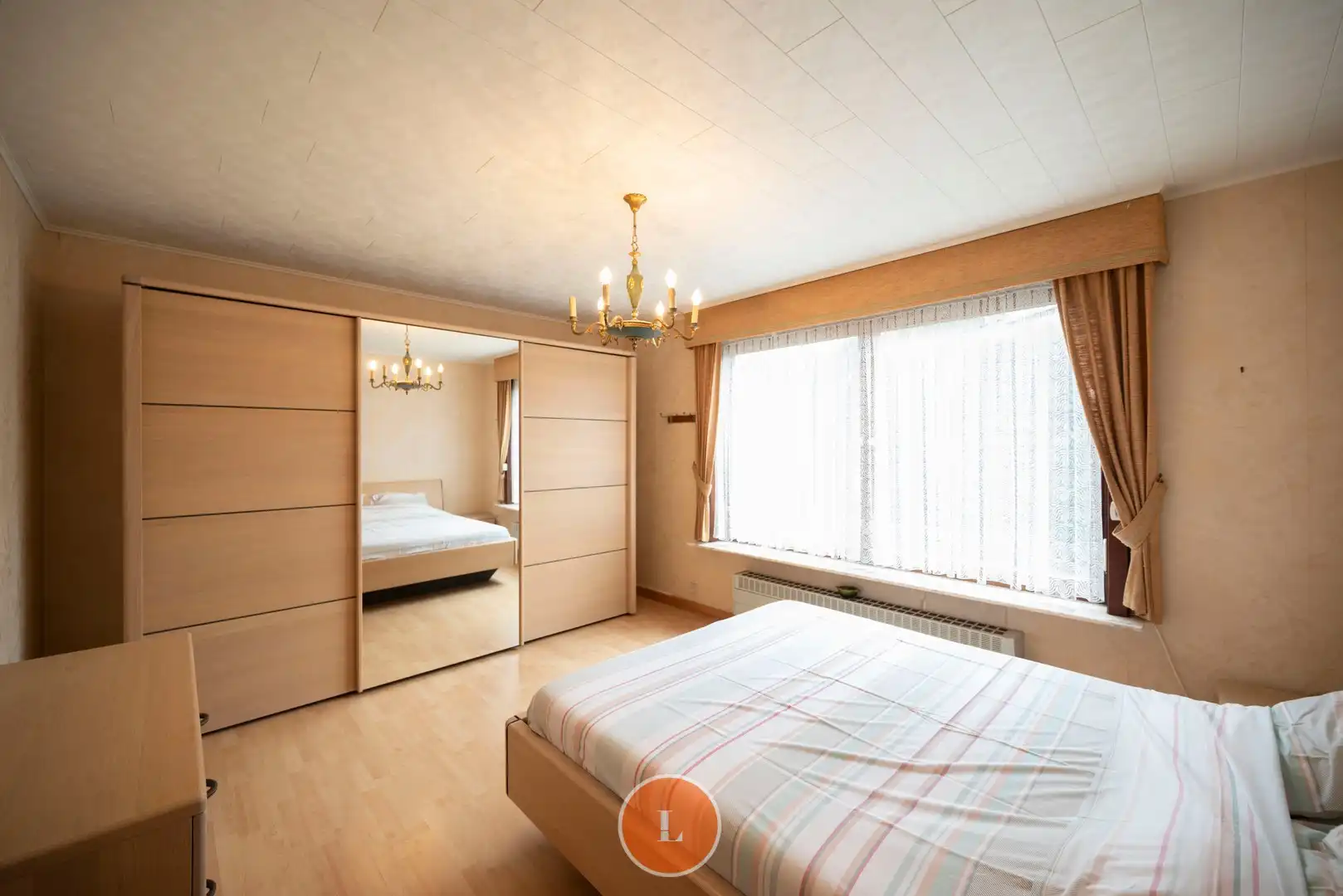 Alleenstaande statige bungalow met tuin en garage foto 14