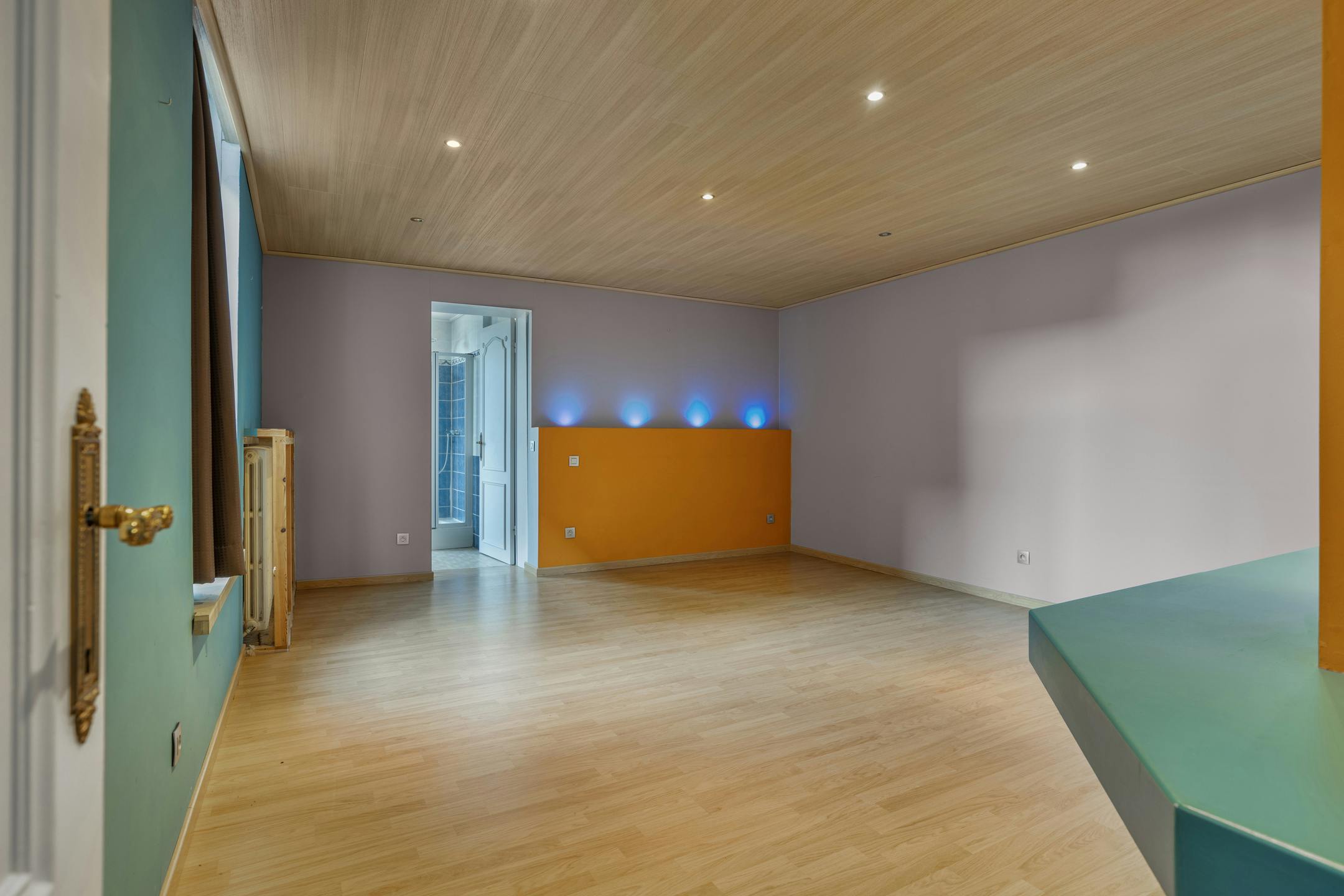 Handelspand met woning in centrum Veurne. foto 27