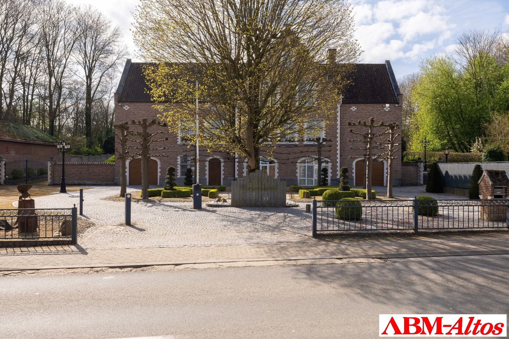 Verkoop via aandelen  Unieke villa met mogelijkheid tot combinatie wonen en werken foto 2