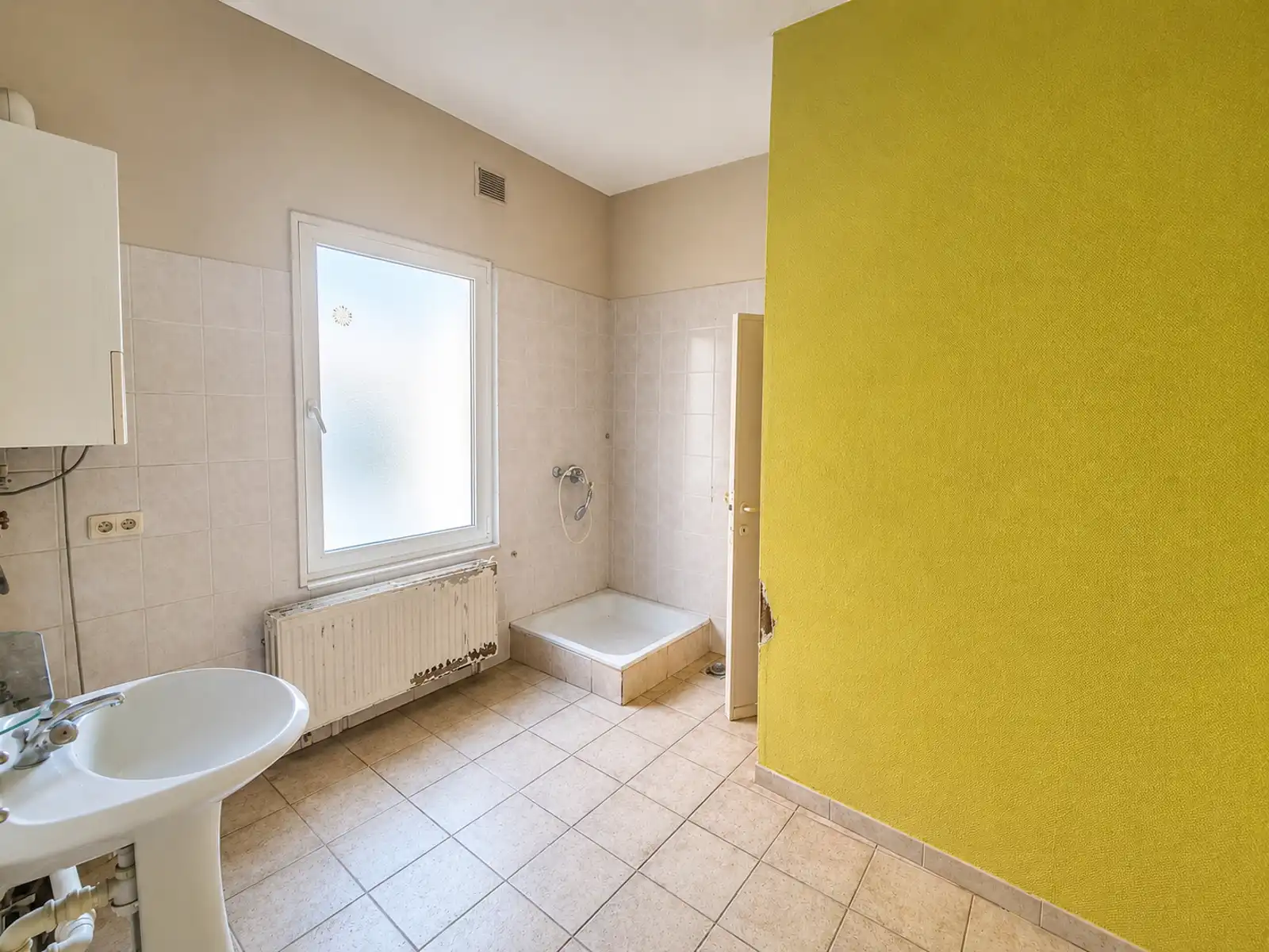 Te renoveren eigendom in het centrum van Ninove foto 5