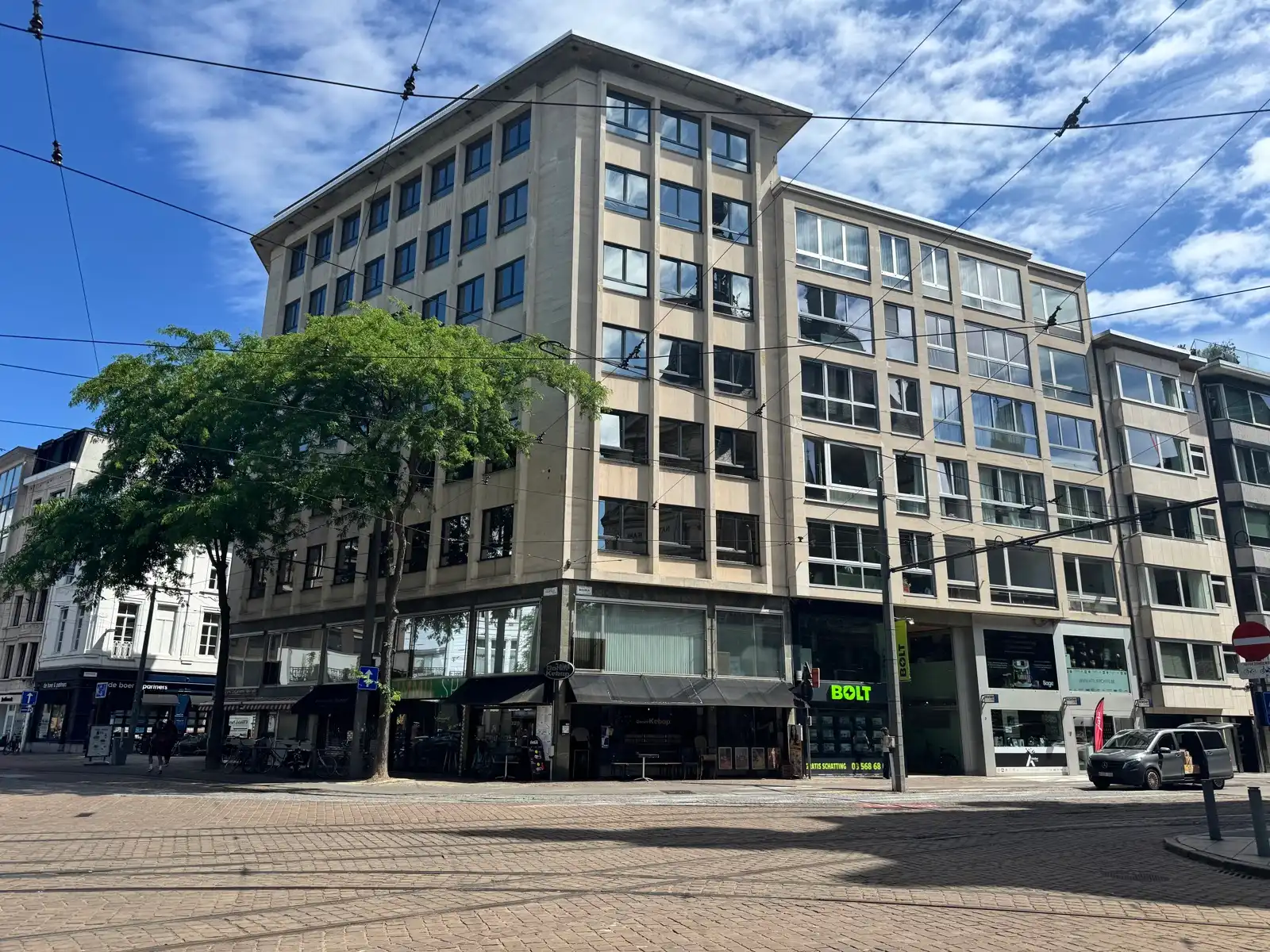 KANTOOR TE HUUR VAN 250 M² IN ANTWERPEN foto {{pictureIndex}}