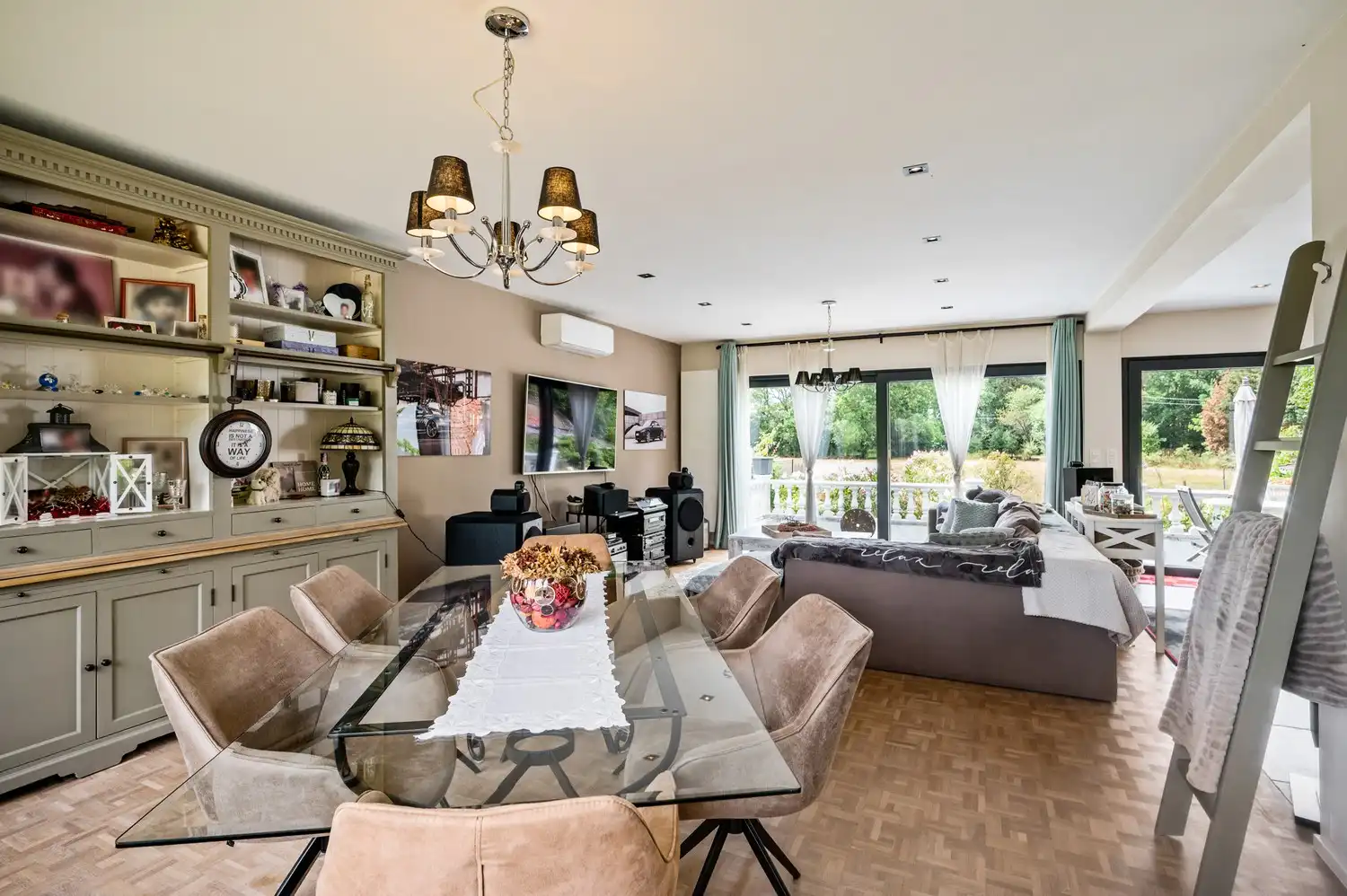 Prachtig gerenoveerde woning met zicht op de velden op een perceel van 1.187 m² foto 8