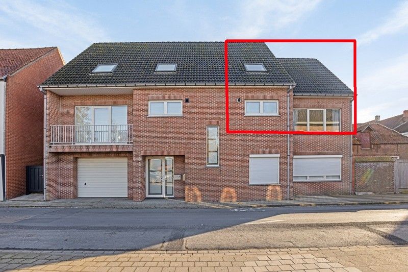 Ruim 3 slaapkamer appartement TE KOOP MET GARAGE in Oostrozebeke foto {{pictureIndex}}