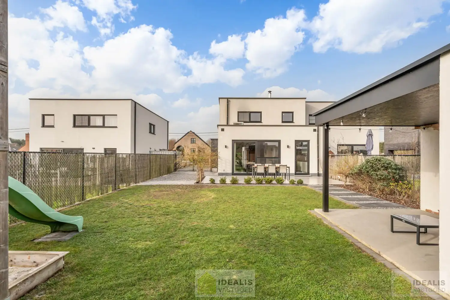 RECENTE, PERFECT ONDERHOUDEN EN MODERN OPGETROKKEN WONING foto 10