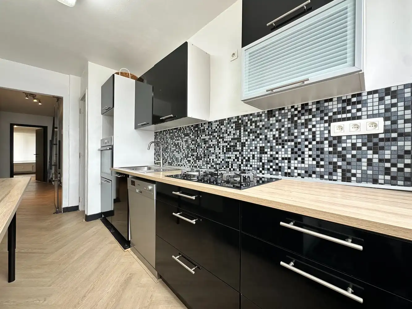 Stijlvol gerenoveerd appartement met 2 slaapkamers op centrale ligging foto 7