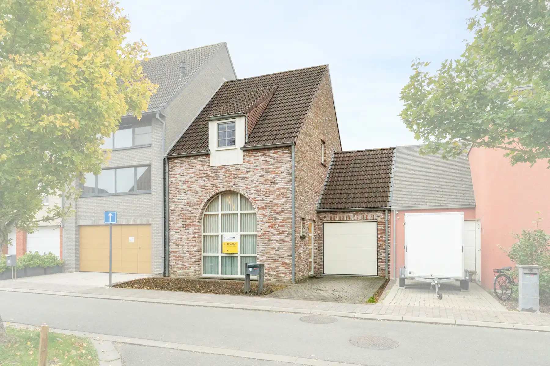 Instapklare woning  met 4 slpk, garage en stadstuin foto {{pictureIndex}}