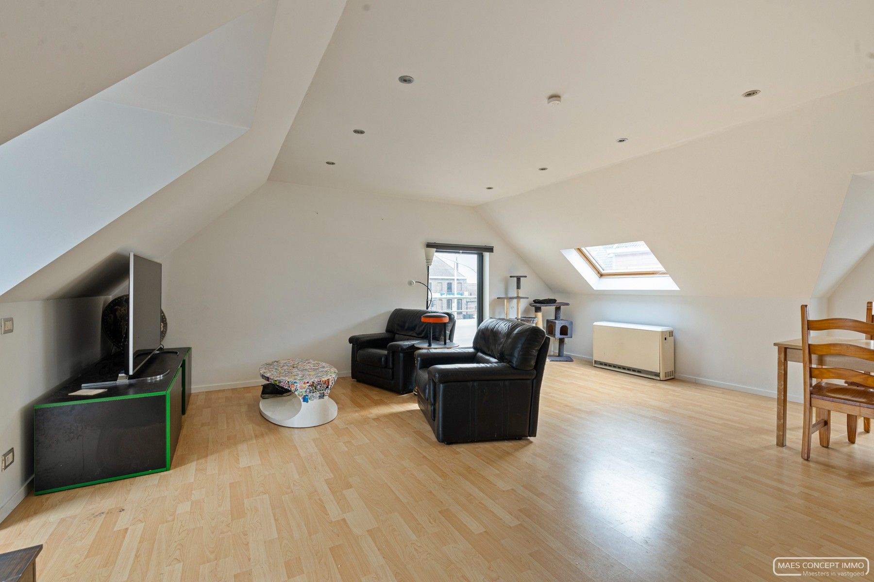 Te koop handelspand met appartement boven in centrum Desselgem foto 15