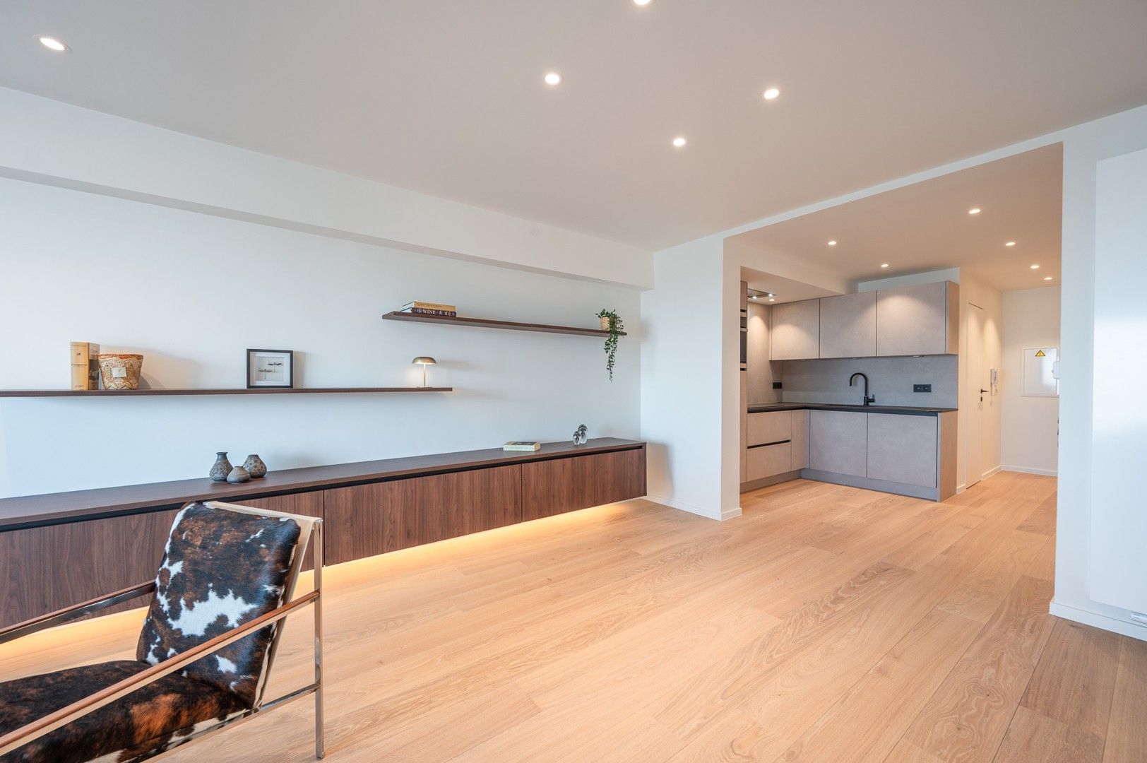 Volledig gerenoveerd appartement met zonnig terras, 2 slaapkamers en zwembad foto 4