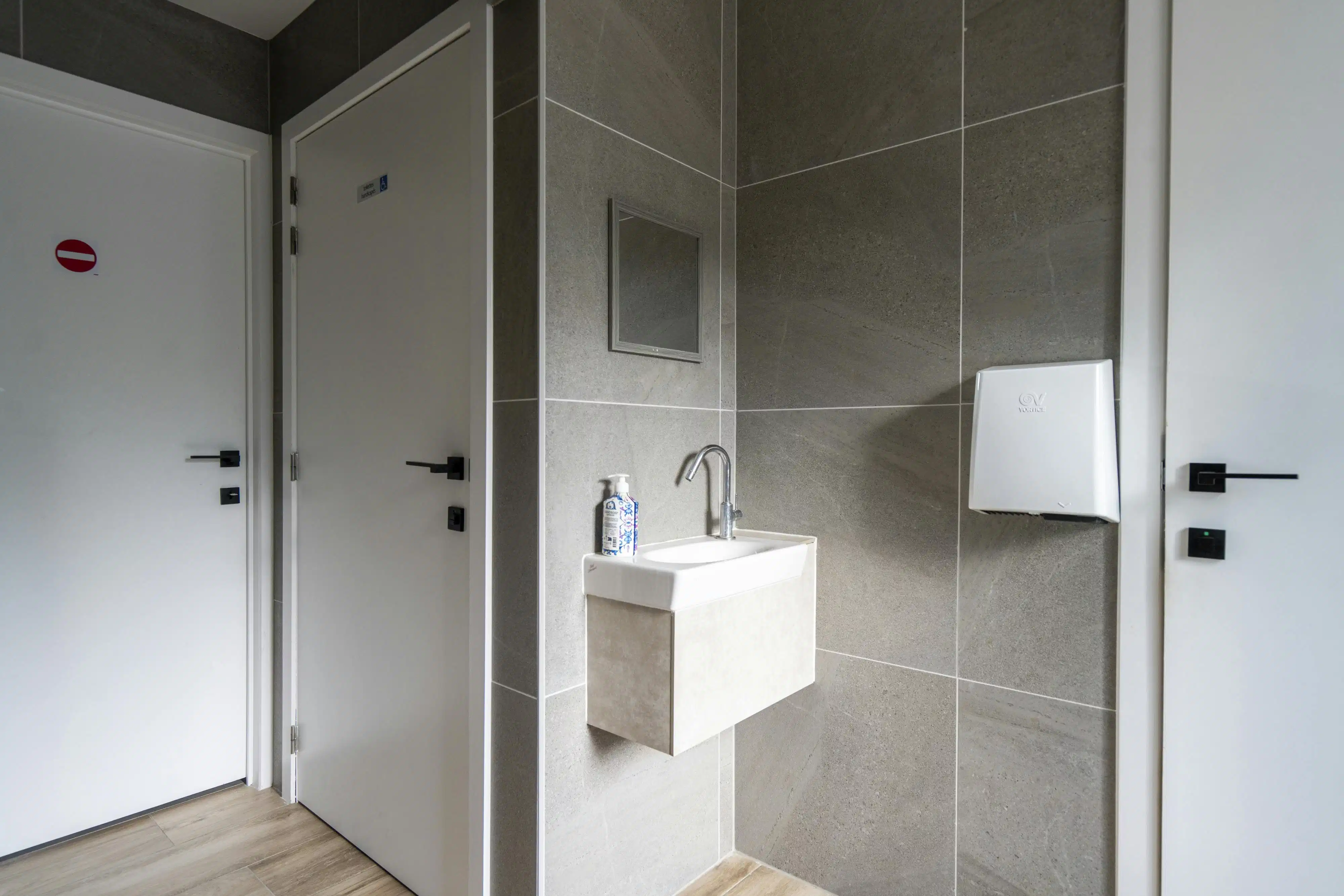 Bouwgrond (1561m²) op commerciële locatie te koop in Menen foto 9