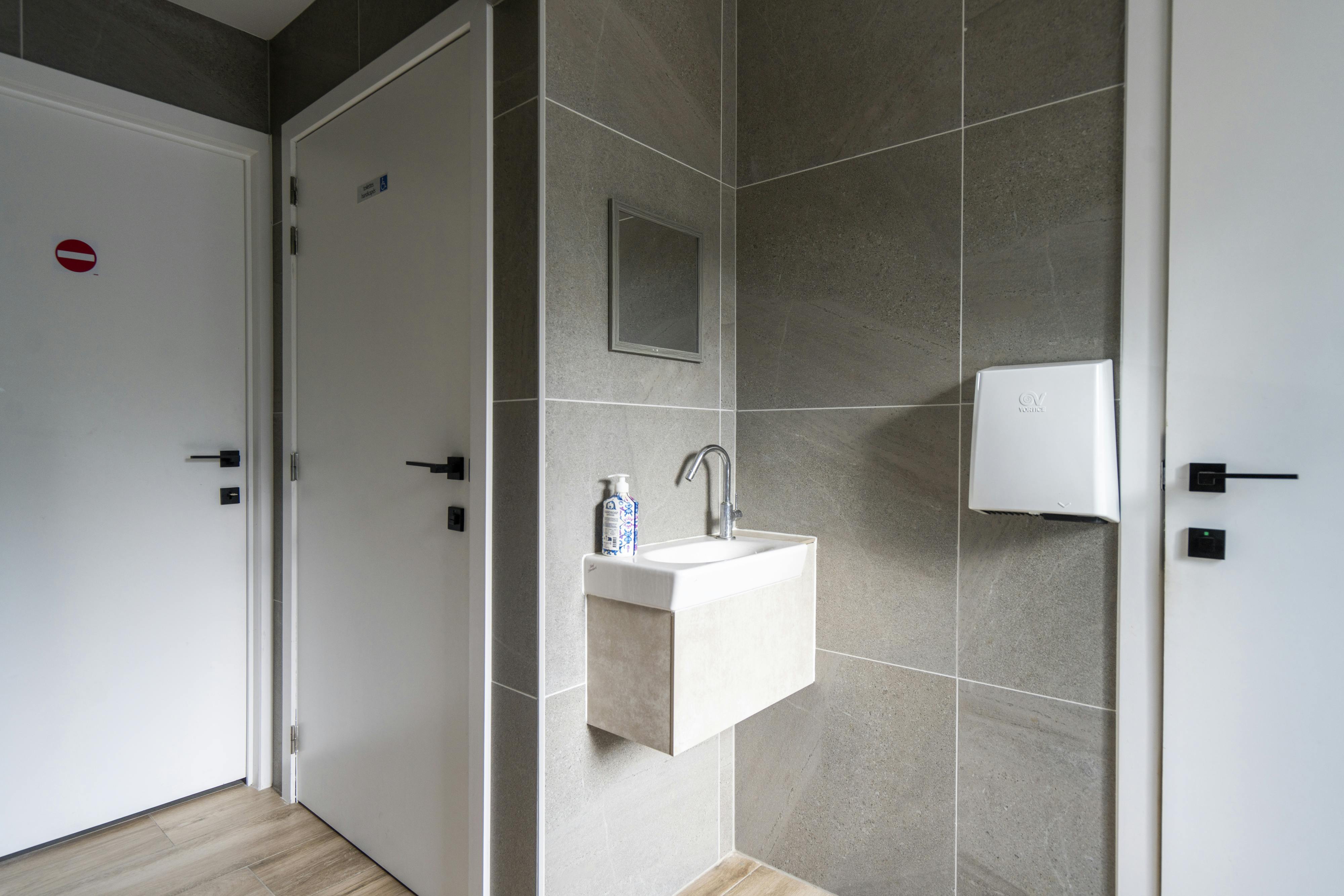 Bouwgrond (1561m²) op commerciële locatie te koop in Menen foto 9