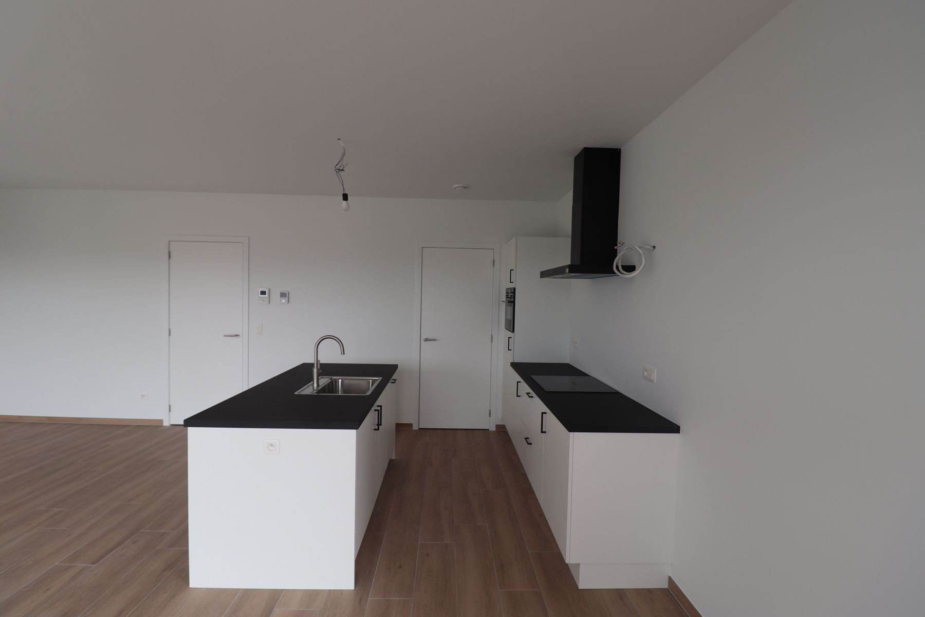 Prachtig nieuwbouwappartement op de bovenste verdieping rechts met 2 terrassen, autostaanplaats en berging. foto 4