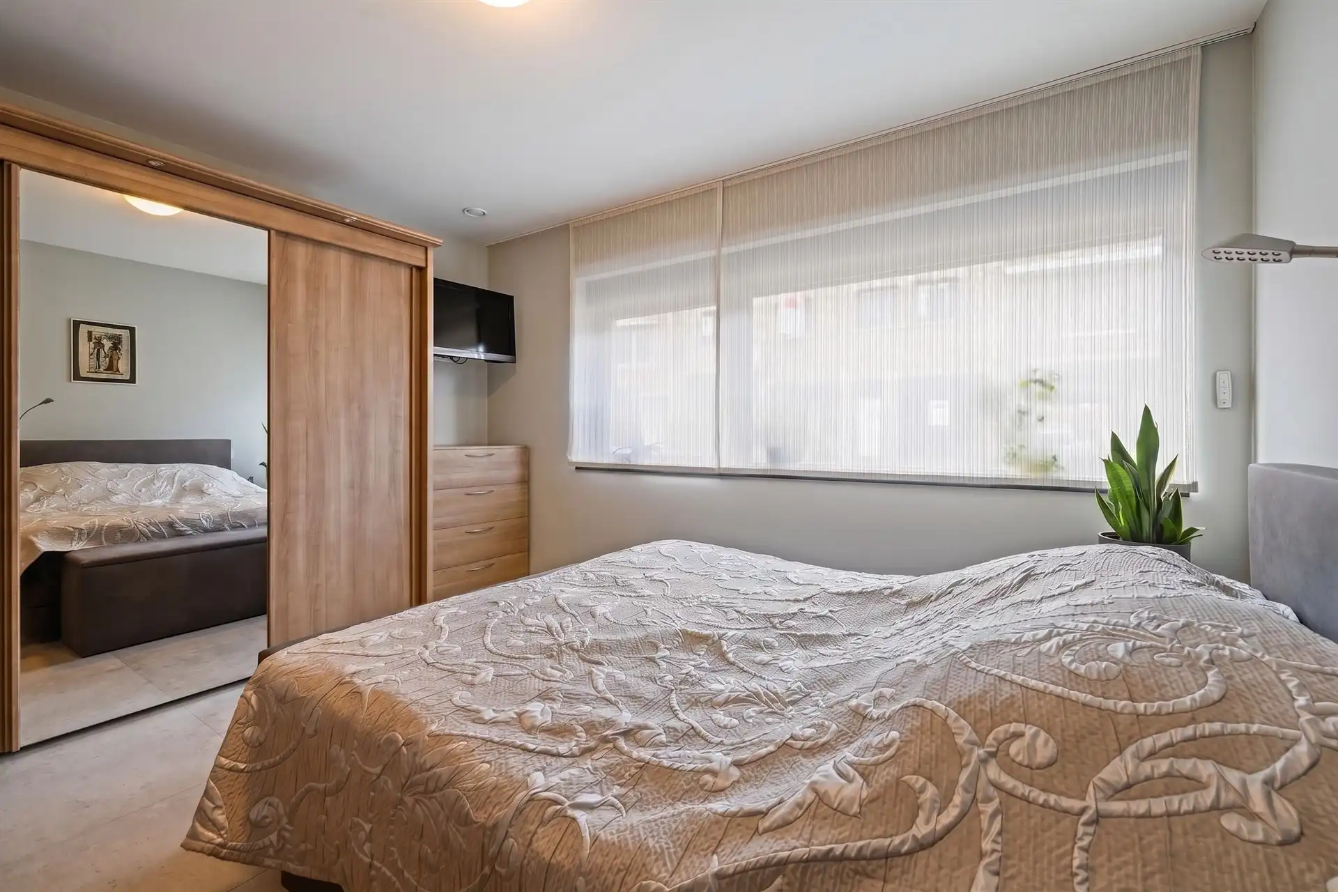 Ruim gelijkvloersappartement (140m²) op een uitmuntende locatie in het centrum van Sint-Gillis-Waas foto 9