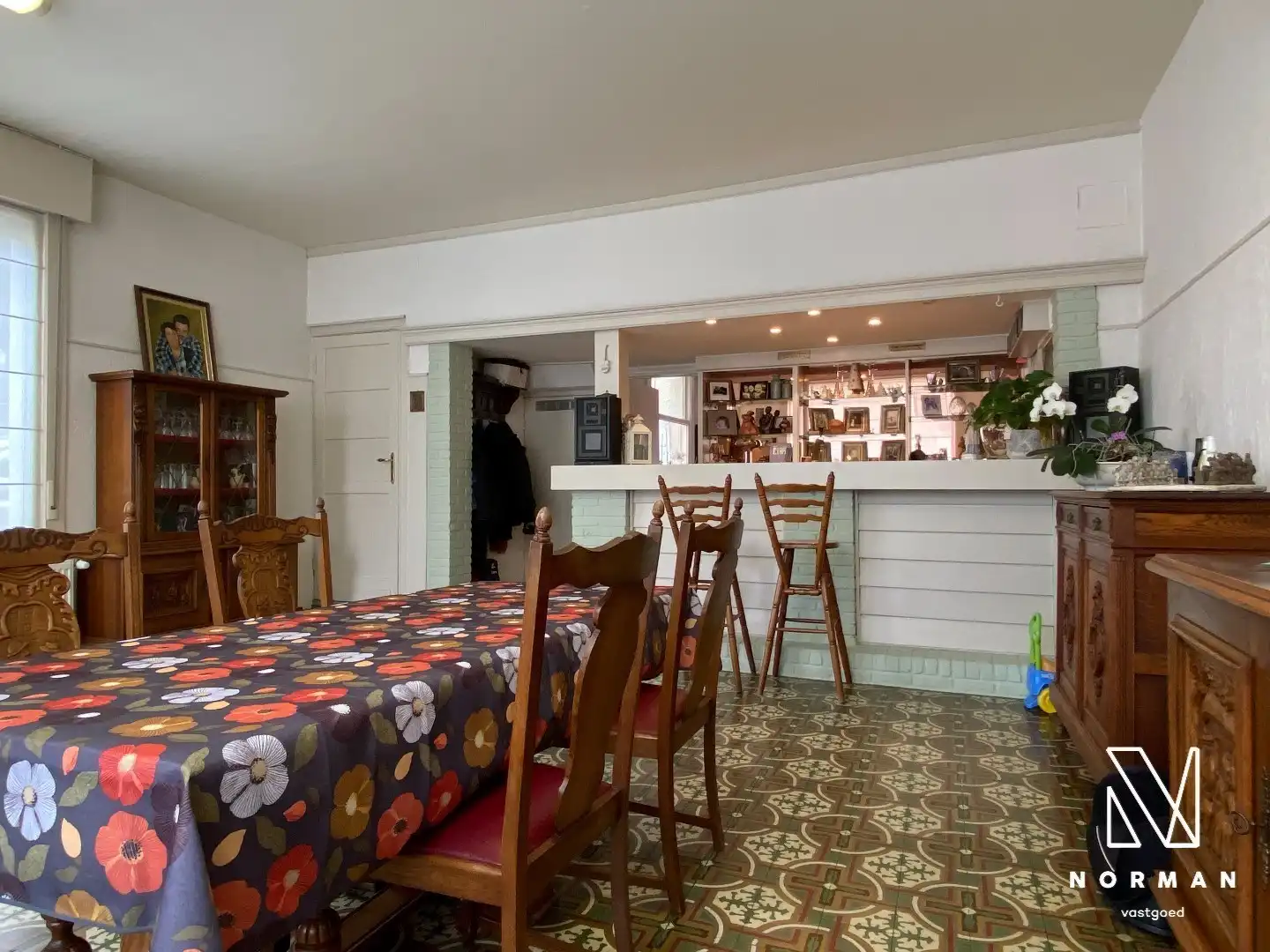 Halfopen woning met 3 slaapkamers, bijgebouw/atelier en grote voorkamer voor eventuele handelszaak foto 16