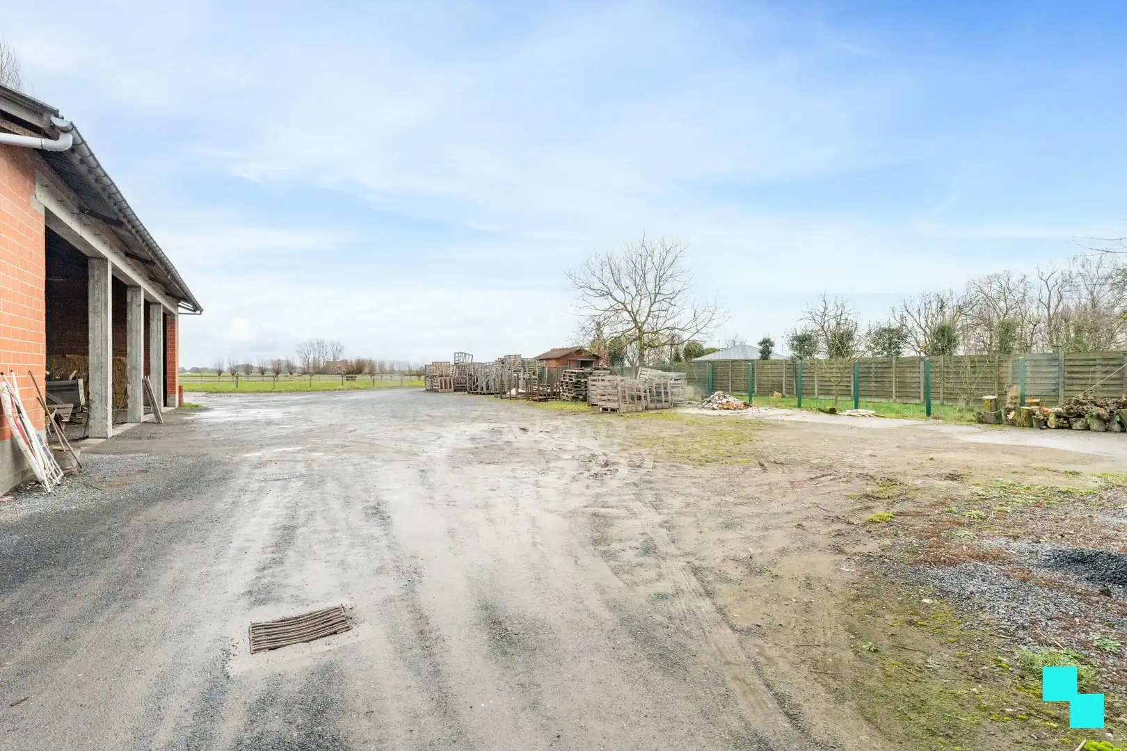 (Bedrijfs)woning met mogelijkheid tot ambachtelijke bedrijvigheid en nijverheid op de grens Izegem / Sint-Eloois-Winkel foto 10