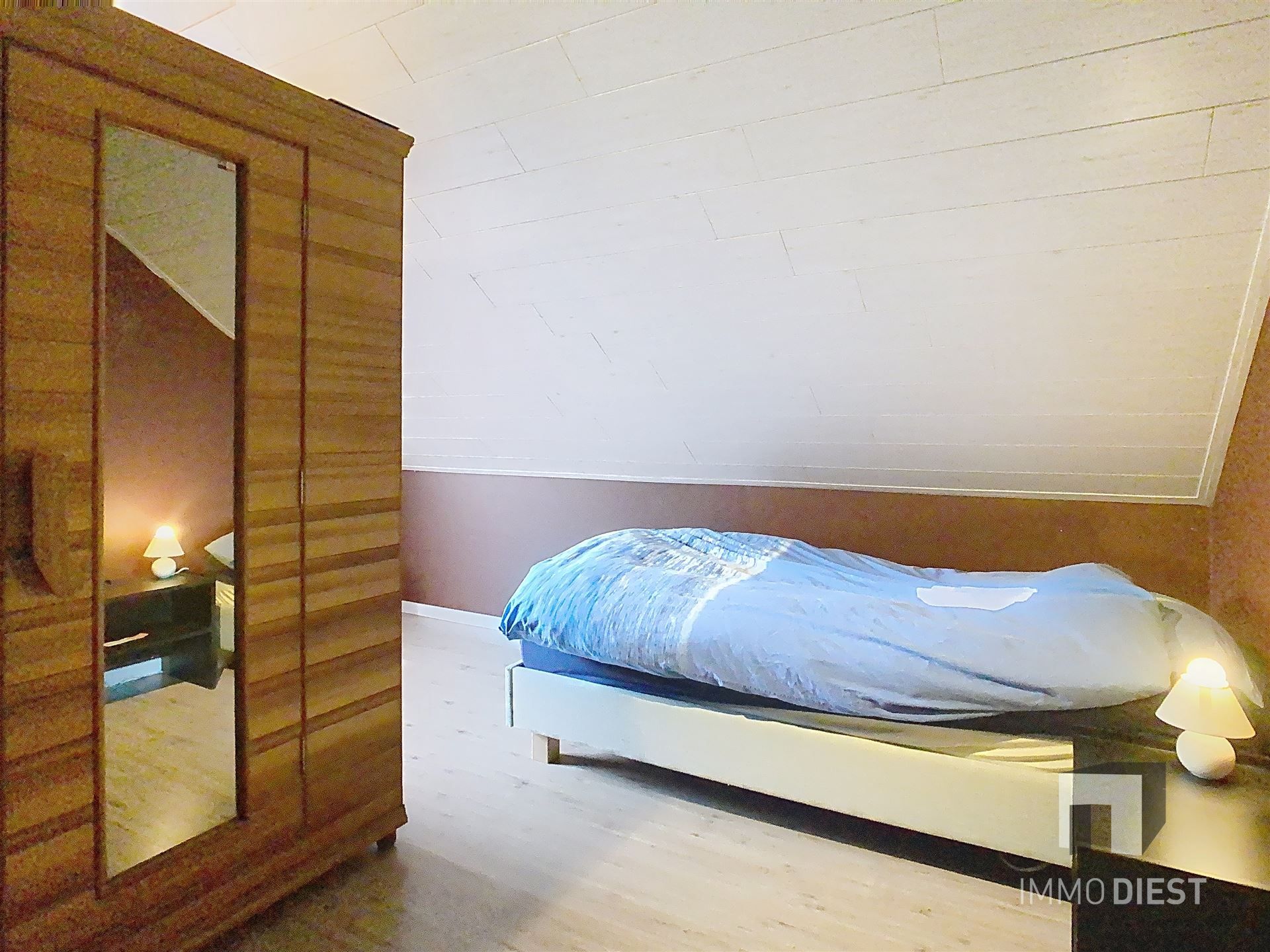 Energiezuinige en prima onderhouden gezinswoning met 4/5 slaapkamers en zwembad op 10 are. foto 29