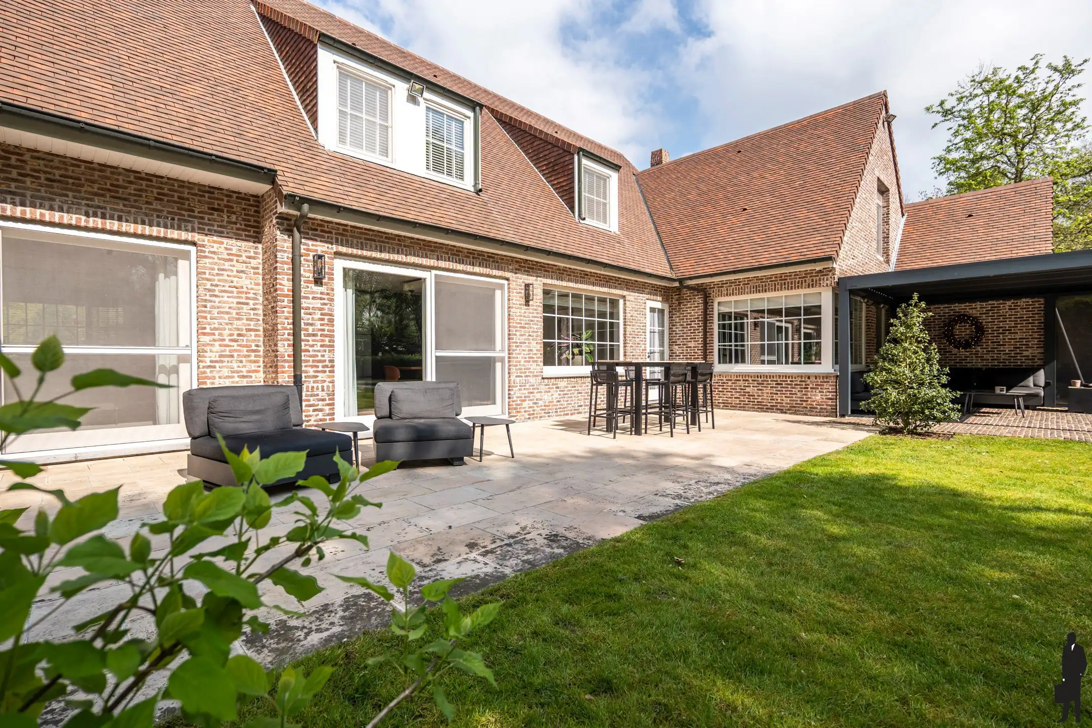 Exclusieve villa met zwembad in doodlopende straat foto 29