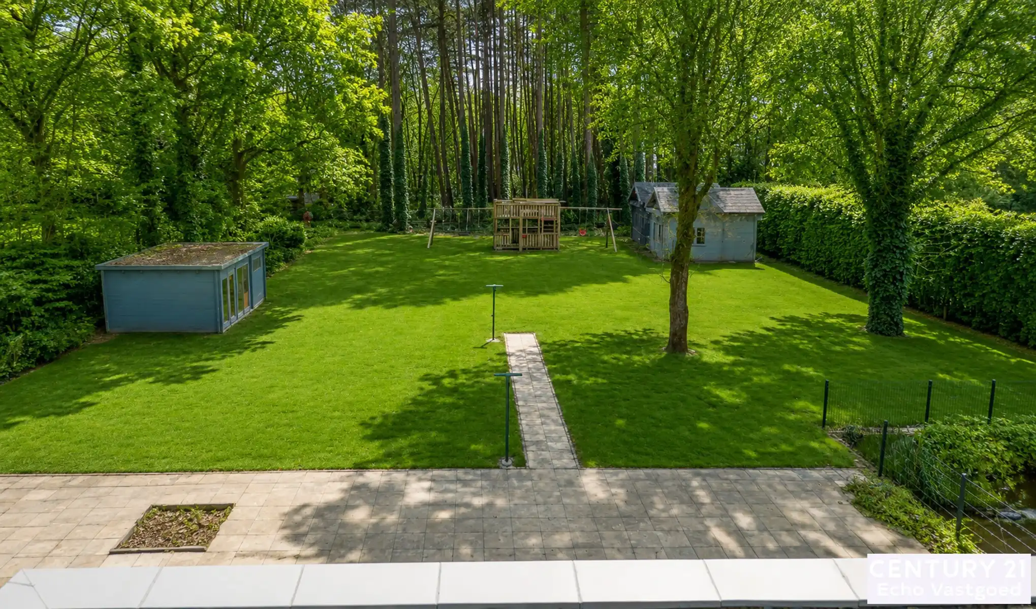 Unieke te renoveren villa in villawijk “De Lint” foto 3