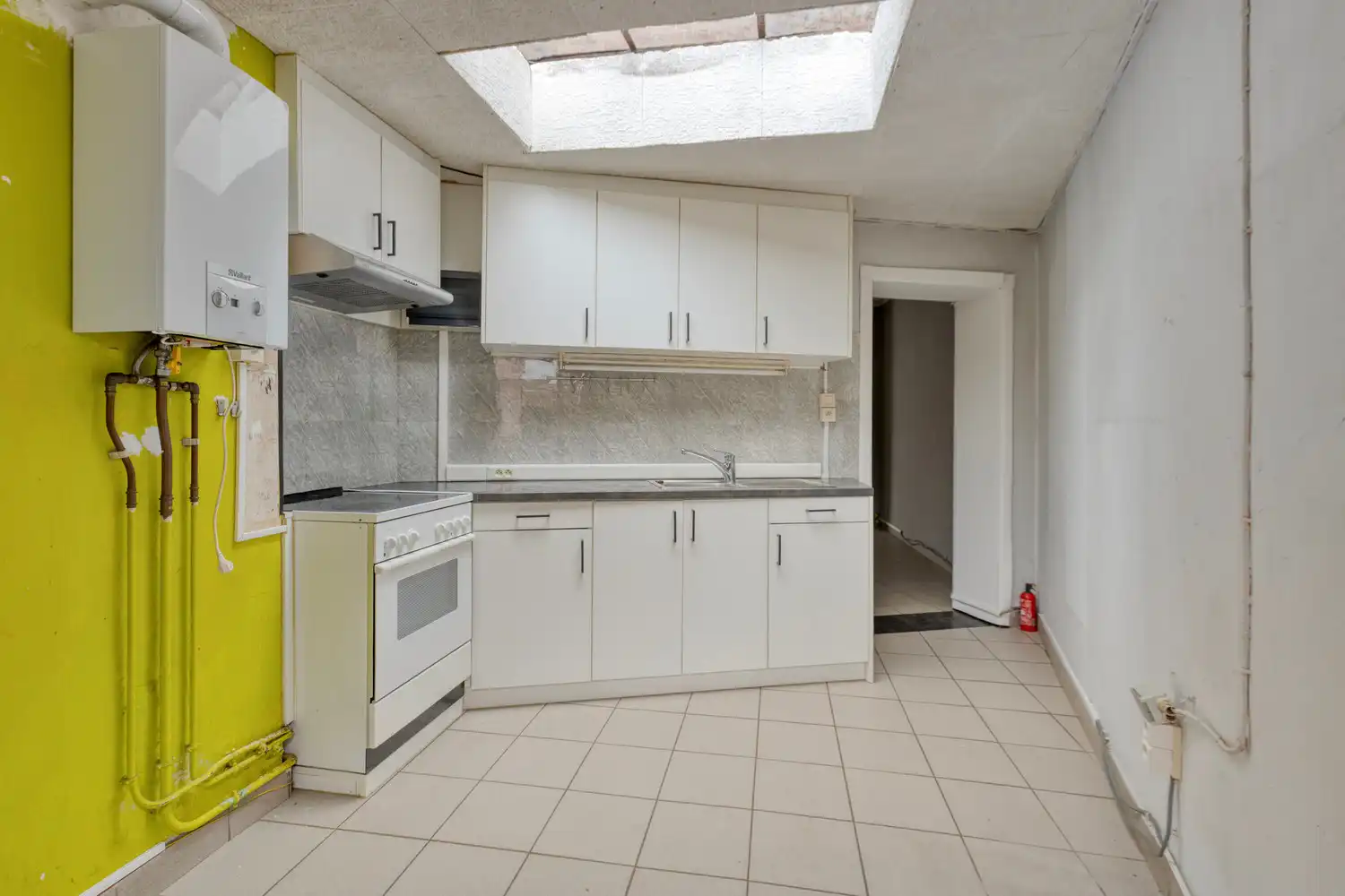 TE RENOVEREN WONING MET VEEL POTENTIEEL IN HET CENTRUM VAN DIEST! foto 8