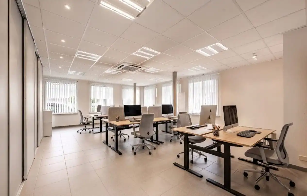 BEDRIJFS-/INVESTERINGS VASTGOED | LOODS | SHOWROOM | BURELEN & APPARTEMENT  foto 12