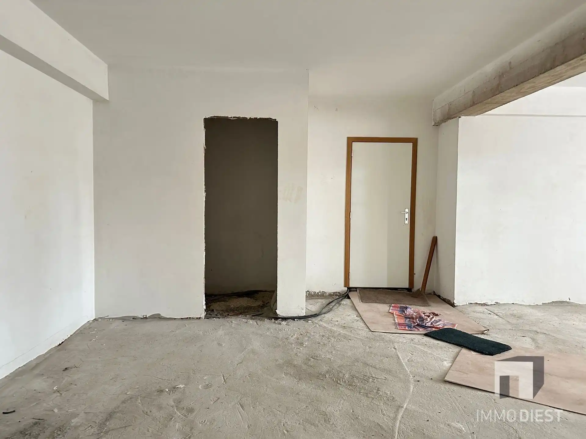 Kantoor met aparte studio, parking en 2 kelders foto 22