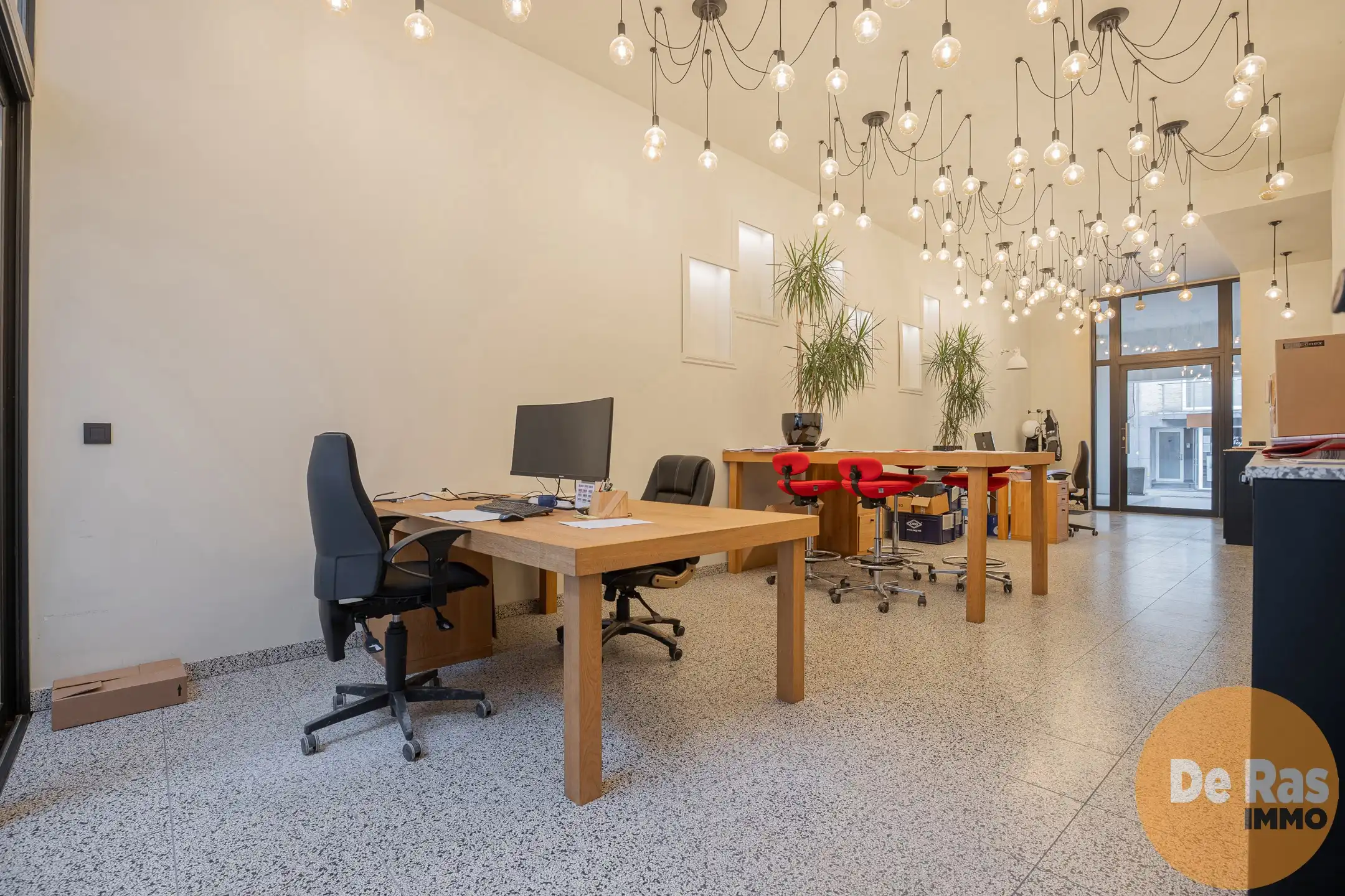 AALST - Kantoorruimte met vernieuwd appartement in centrum foto 3