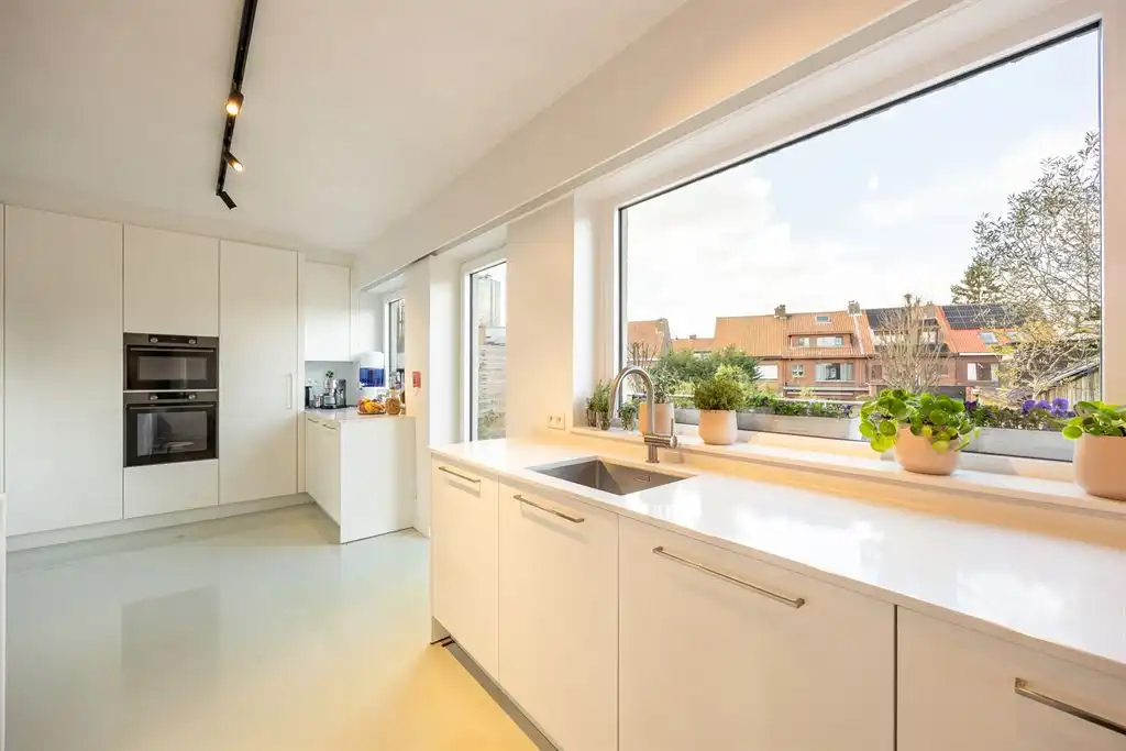 Luxe bel-etage in topbuurt op Linkeroever met heerlijke tuin foto 4